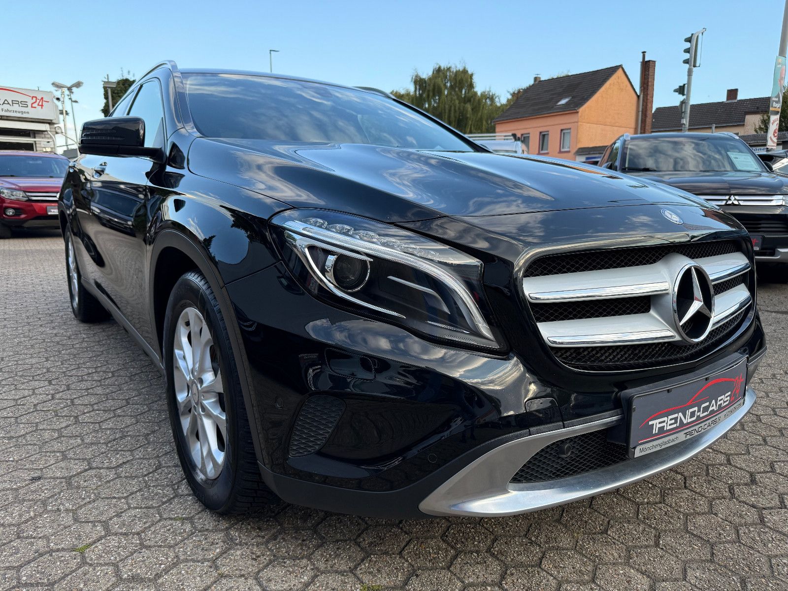 Fahrzeugabbildung Mercedes-Benz GLA 180 Urban*AHK*Tempomat*Klima*
