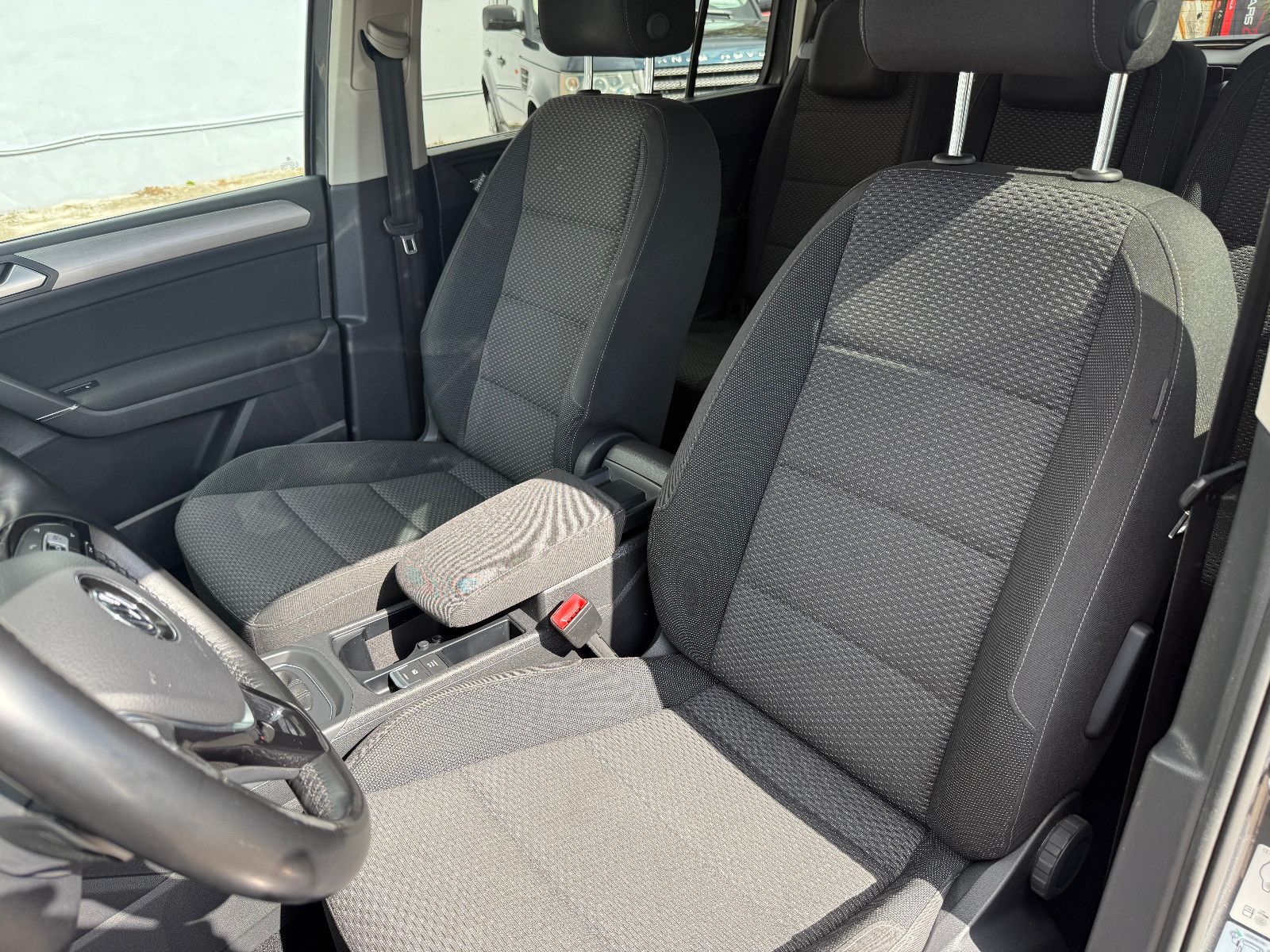 Fahrzeugabbildung Volkswagen Touran Comfortline BMT/*ACC*Navi*7 Sitzer*