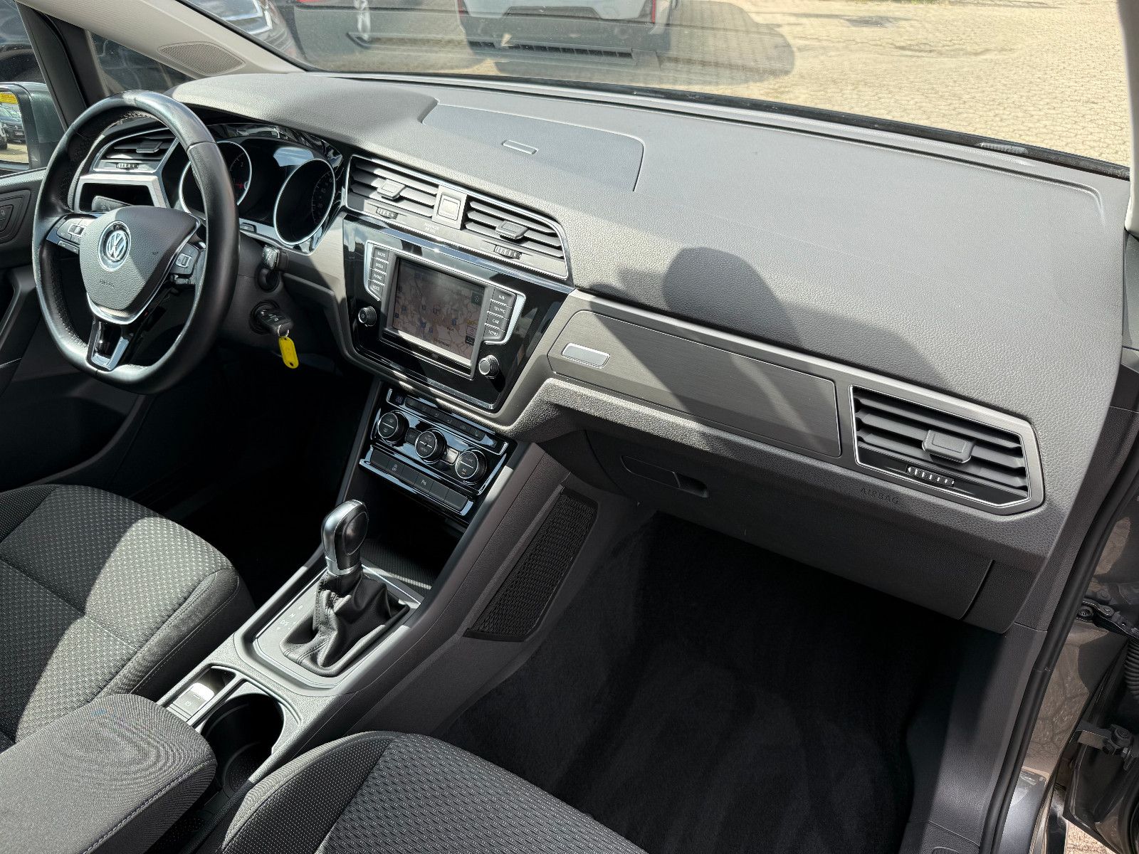 Fahrzeugabbildung Volkswagen Touran Comfortline BMT/*ACC*Navi*7 Sitzer*