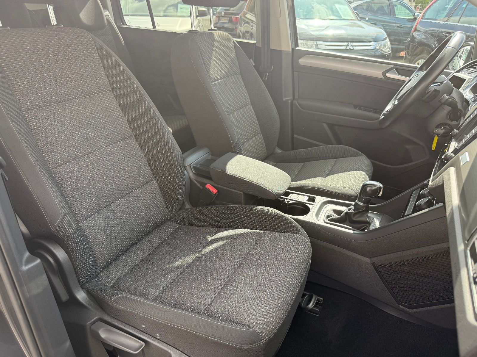 Fahrzeugabbildung Volkswagen Touran Comfortline BMT/*ACC*Navi*7 Sitzer*