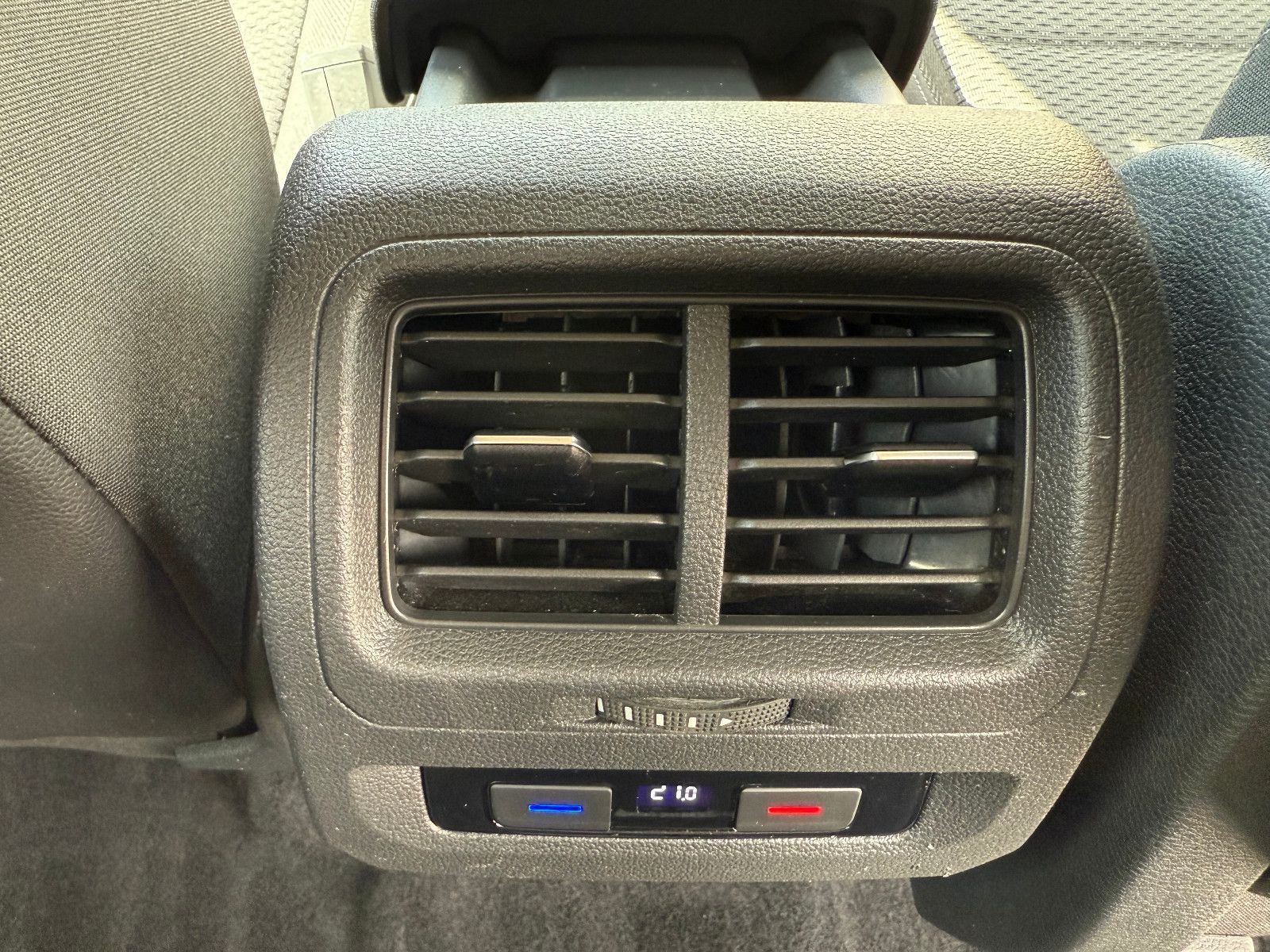 Fahrzeugabbildung Volkswagen Touran Comfortline BMT/*ACC*Navi*7 Sitzer*