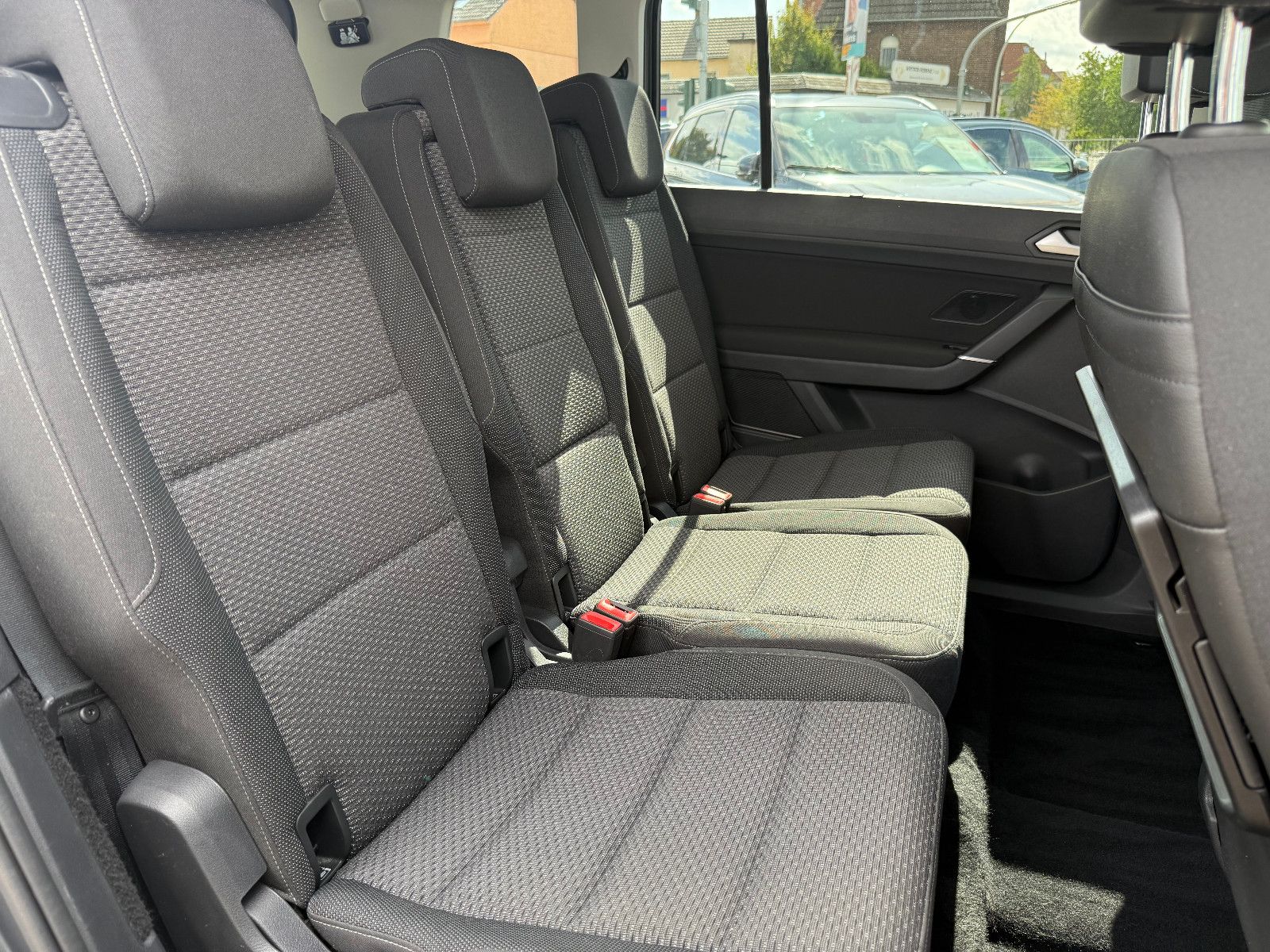 Fahrzeugabbildung Volkswagen Touran Comfortline BMT/*ACC*Navi*7 Sitzer*