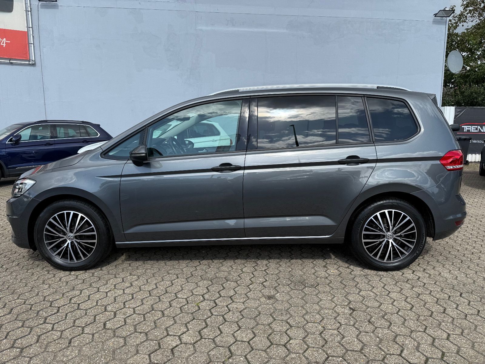 Fahrzeugabbildung Volkswagen Touran Comfortline BMT/*ACC*Navi*7 Sitzer*