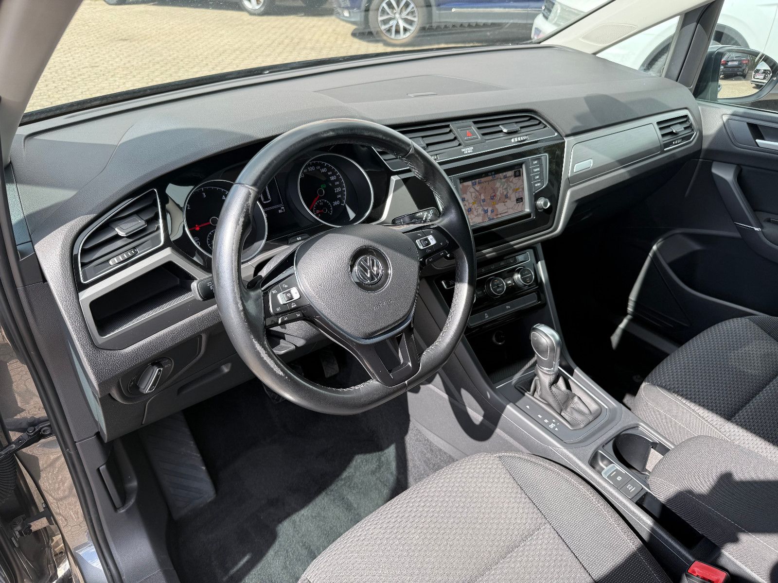 Fahrzeugabbildung Volkswagen Touran Comfortline BMT/*ACC*Navi*7 Sitzer*