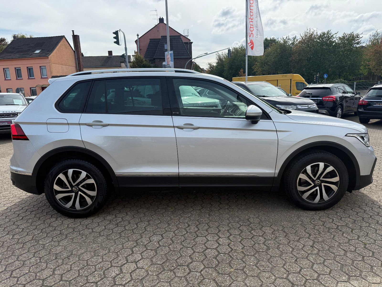 Fahrzeugabbildung Volkswagen Tiguan Active*ACC*AHK*