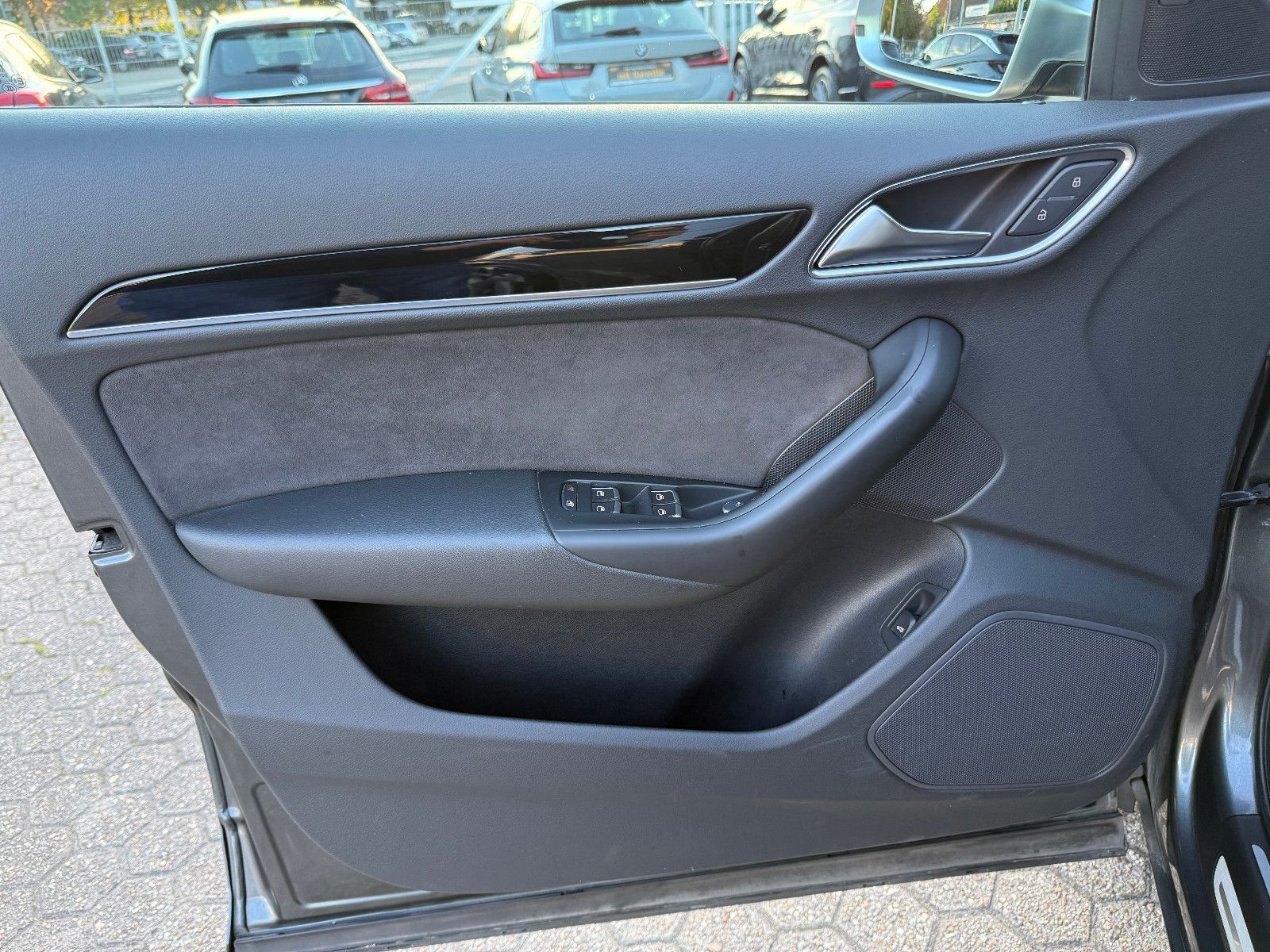 Fahrzeugabbildung Audi RSQ3 RS Q3 2.5 TFSI quattro*AHK*PANO*