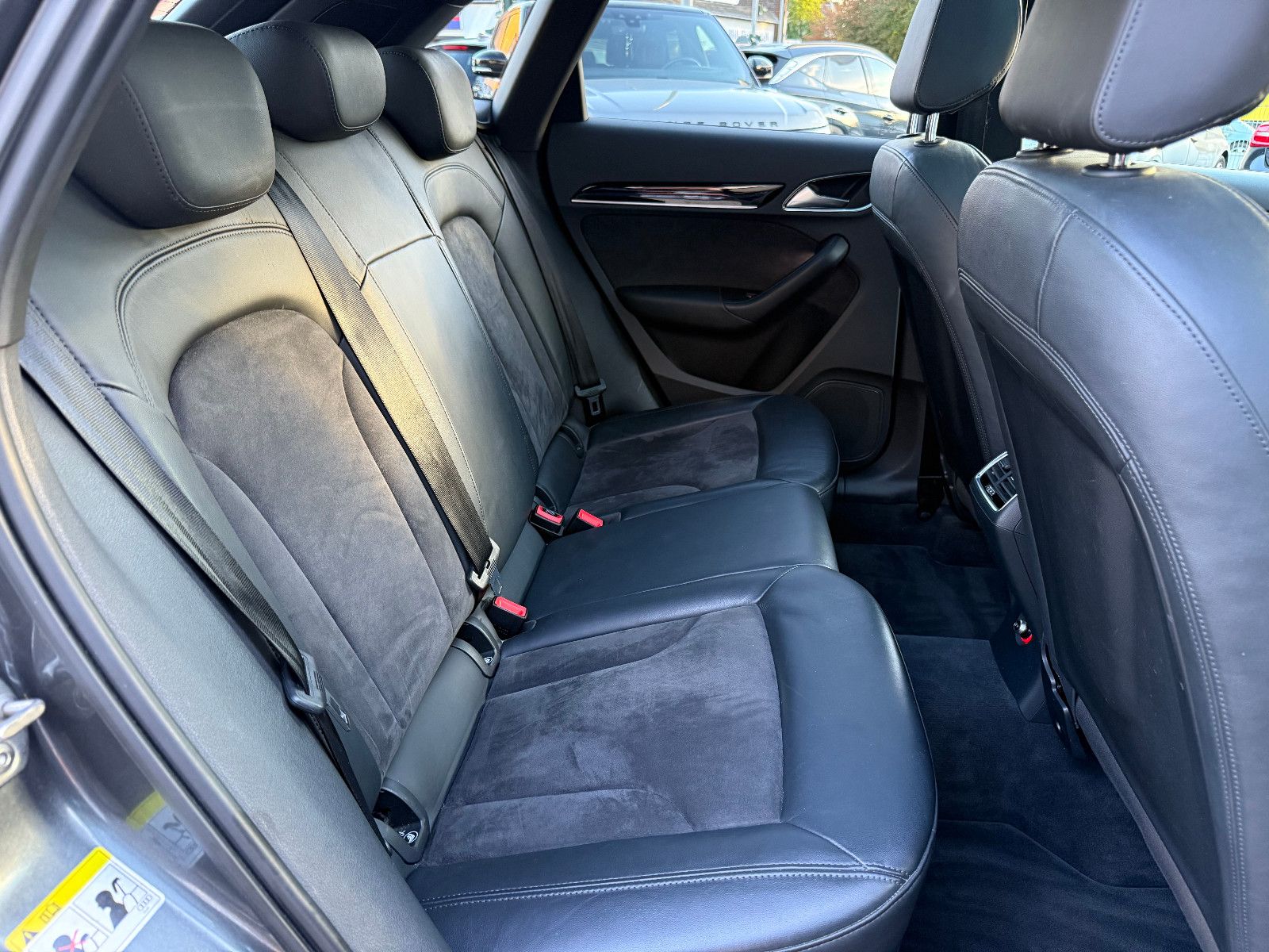 Fahrzeugabbildung Audi RSQ3 RS Q3 2.5 TFSI quattro*AHK*PANO*