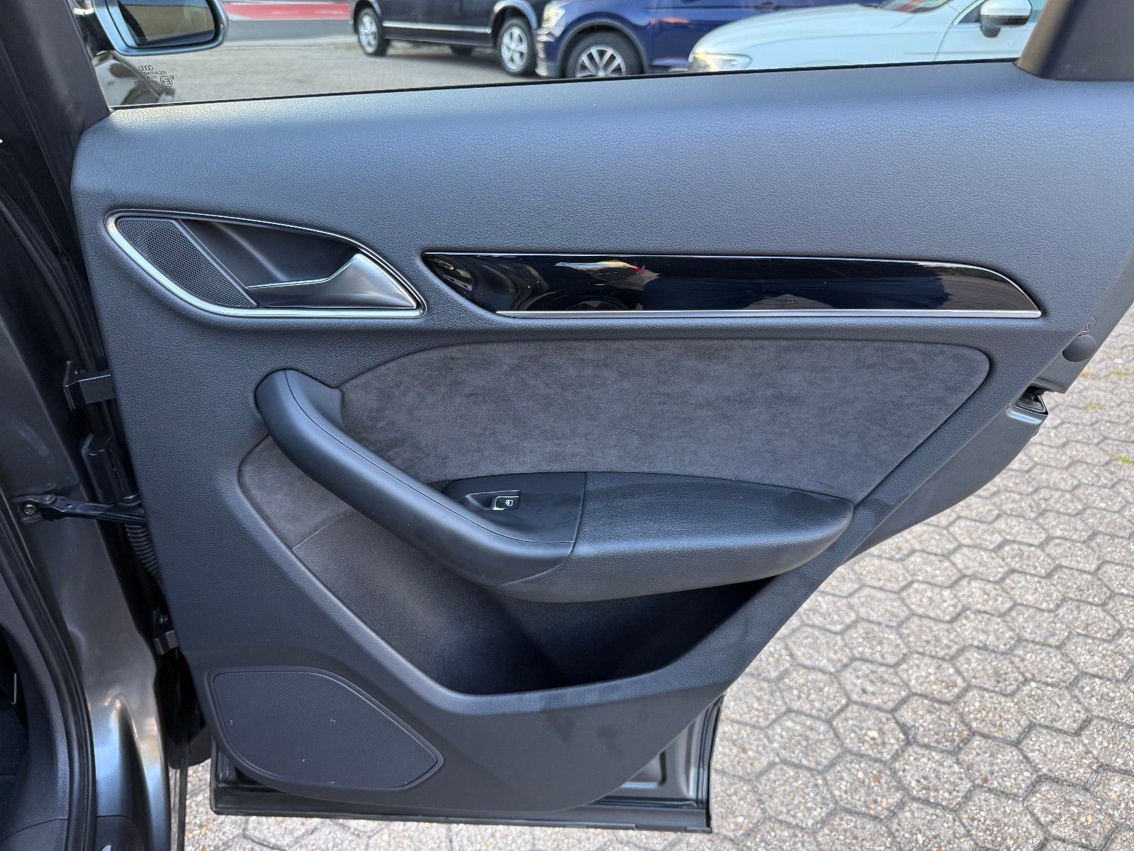 Fahrzeugabbildung Audi RSQ3 RS Q3 2.5 TFSI quattro*AHK*PANO*