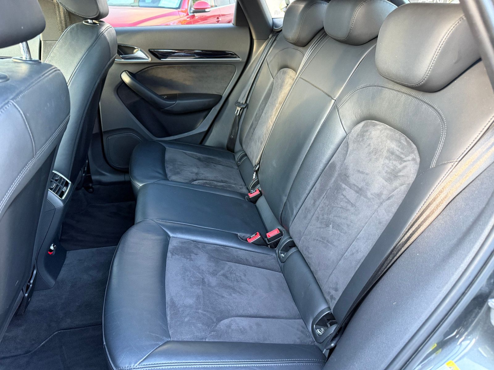 Fahrzeugabbildung Audi RSQ3 RS Q3 2.5 TFSI quattro*AHK*PANO*