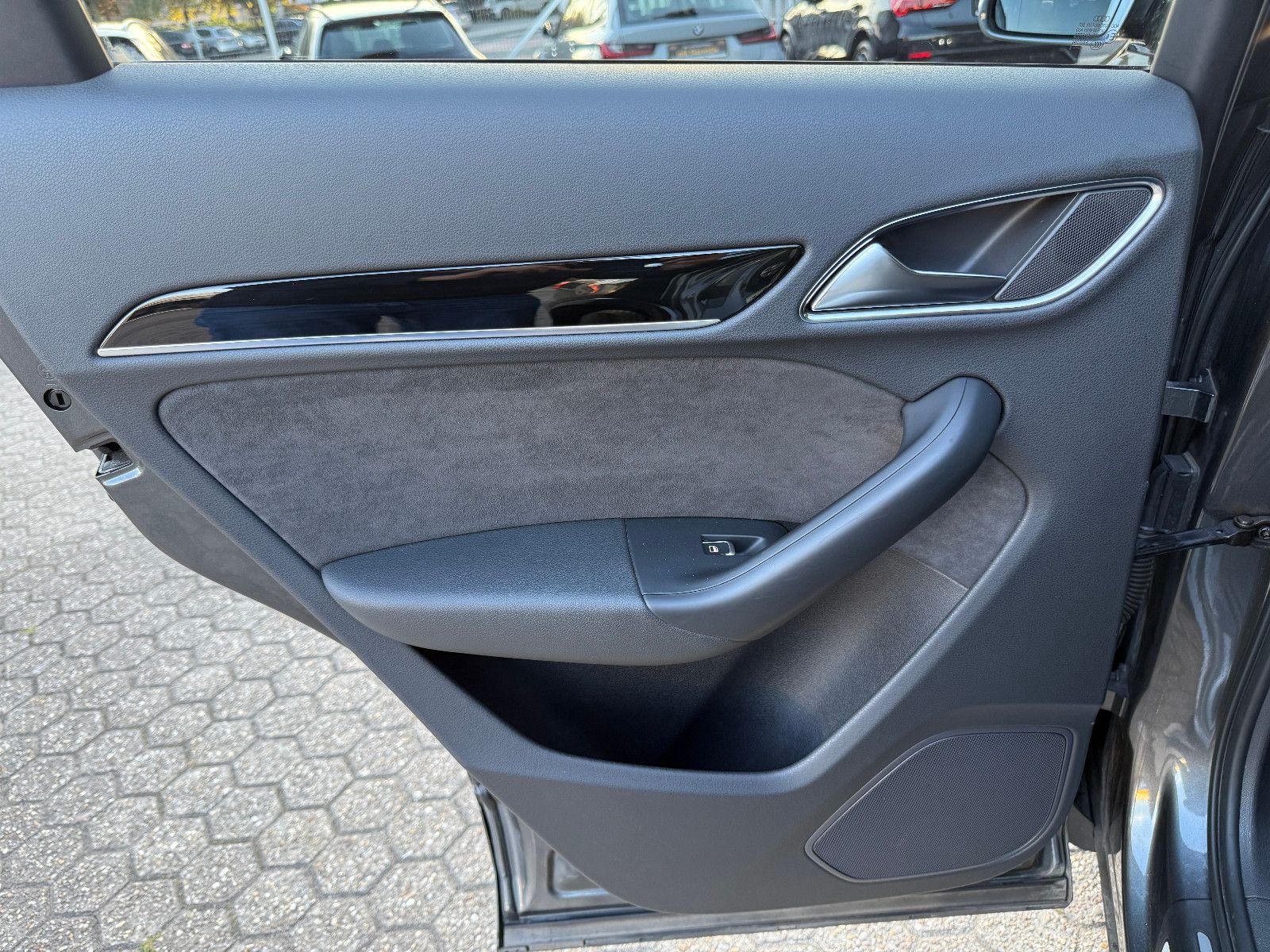 Fahrzeugabbildung Audi RSQ3 RS Q3 2.5 TFSI quattro*AHK*PANO*