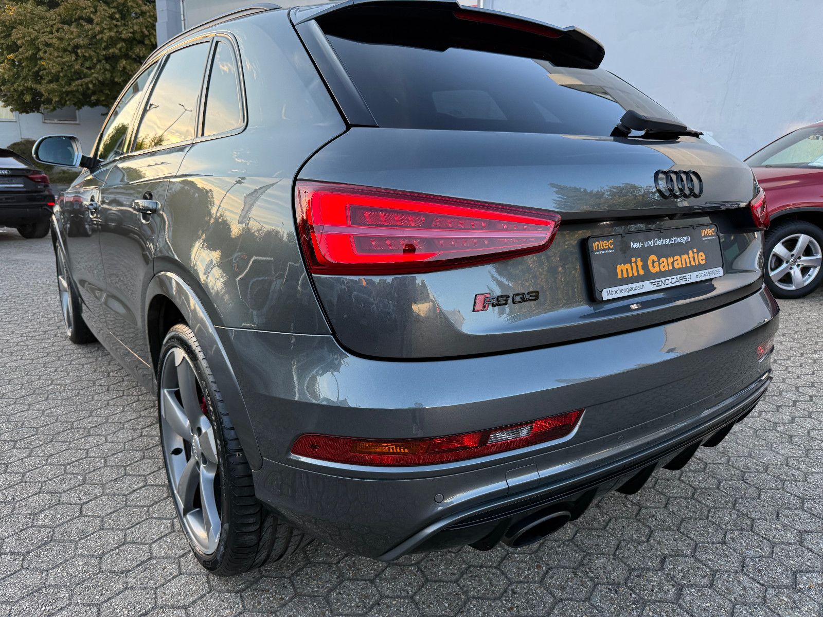 Fahrzeugabbildung Audi RSQ3 RS Q3 2.5 TFSI quattro*AHK*PANO*