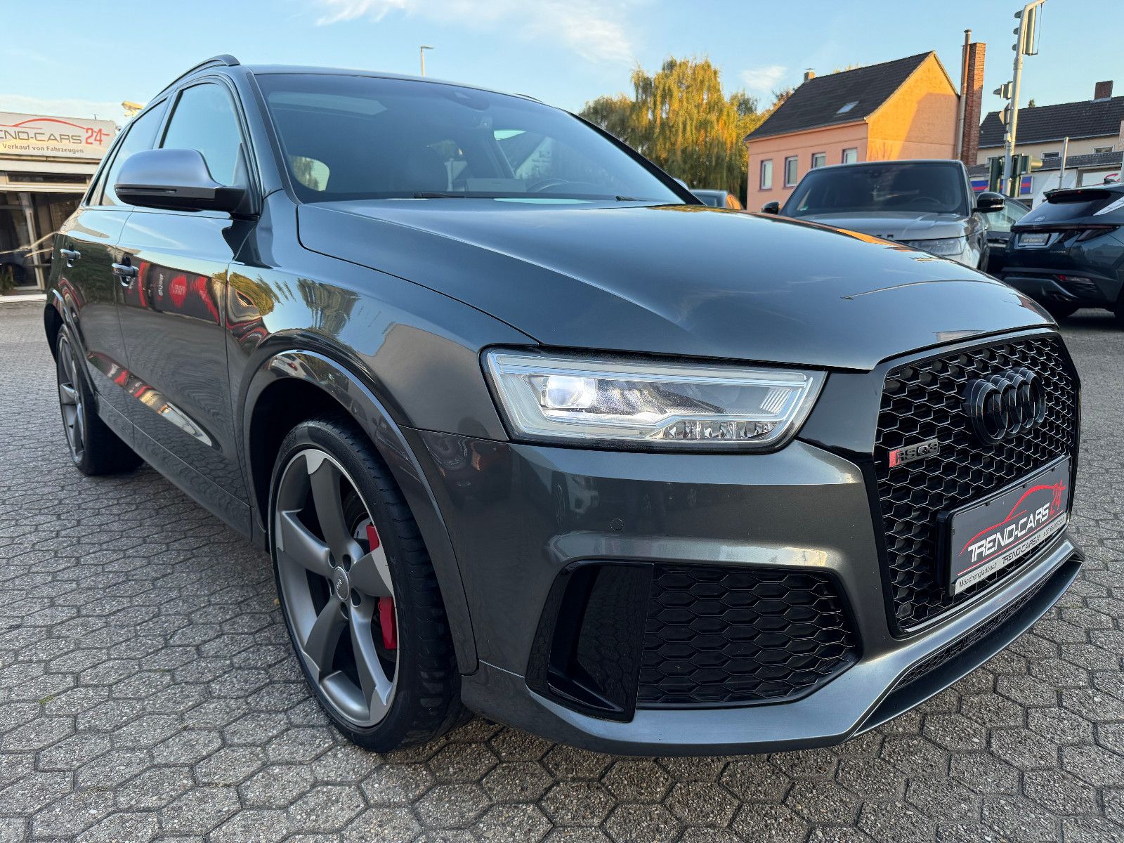 Fahrzeugabbildung Audi RSQ3 RS Q3 2.5 TFSI quattro*AHK*PANO*