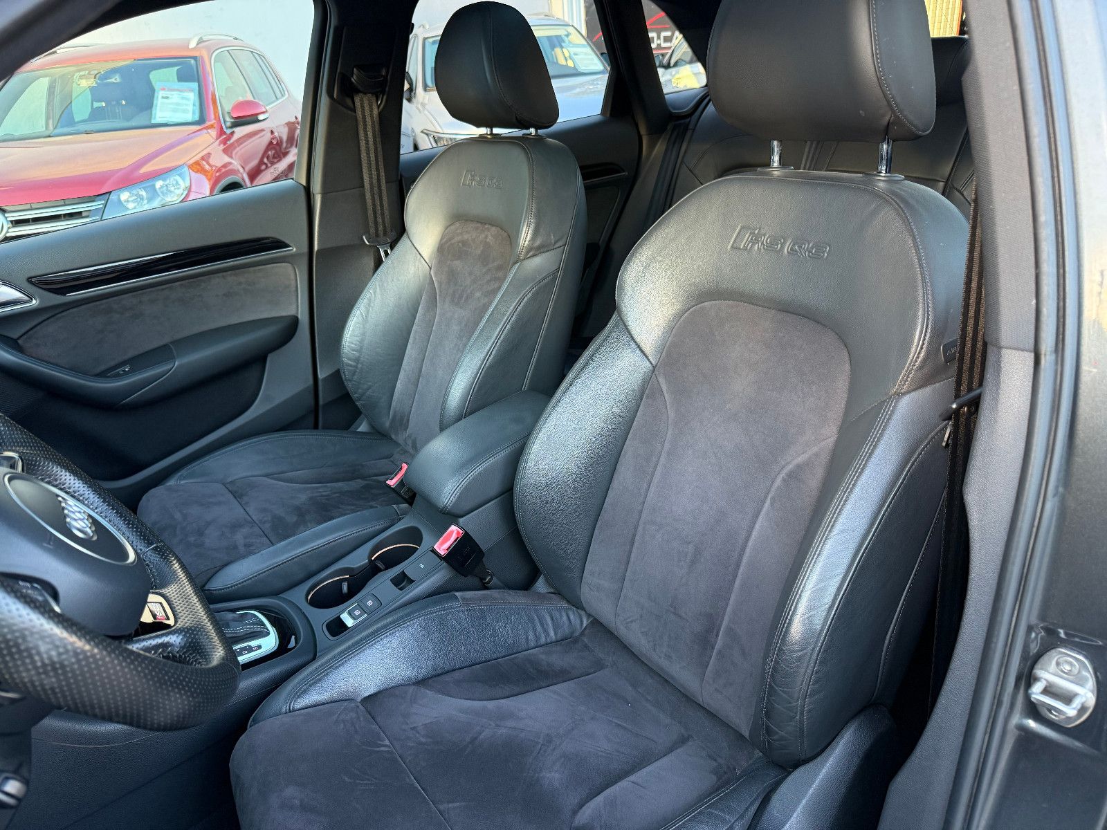 Fahrzeugabbildung Audi RSQ3 RS Q3 2.5 TFSI quattro*AHK*PANO*