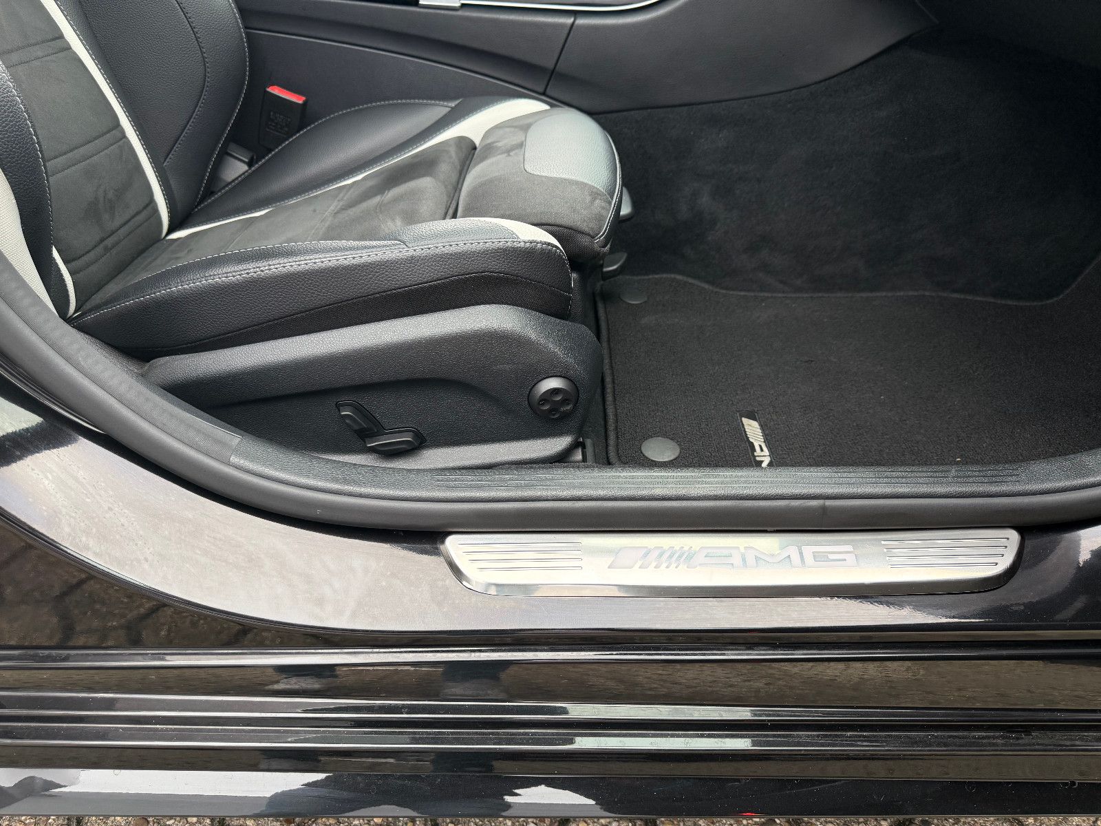 Fahrzeugabbildung Mercedes-Benz C 63 S AMG*AMG Performance*NightPaket*