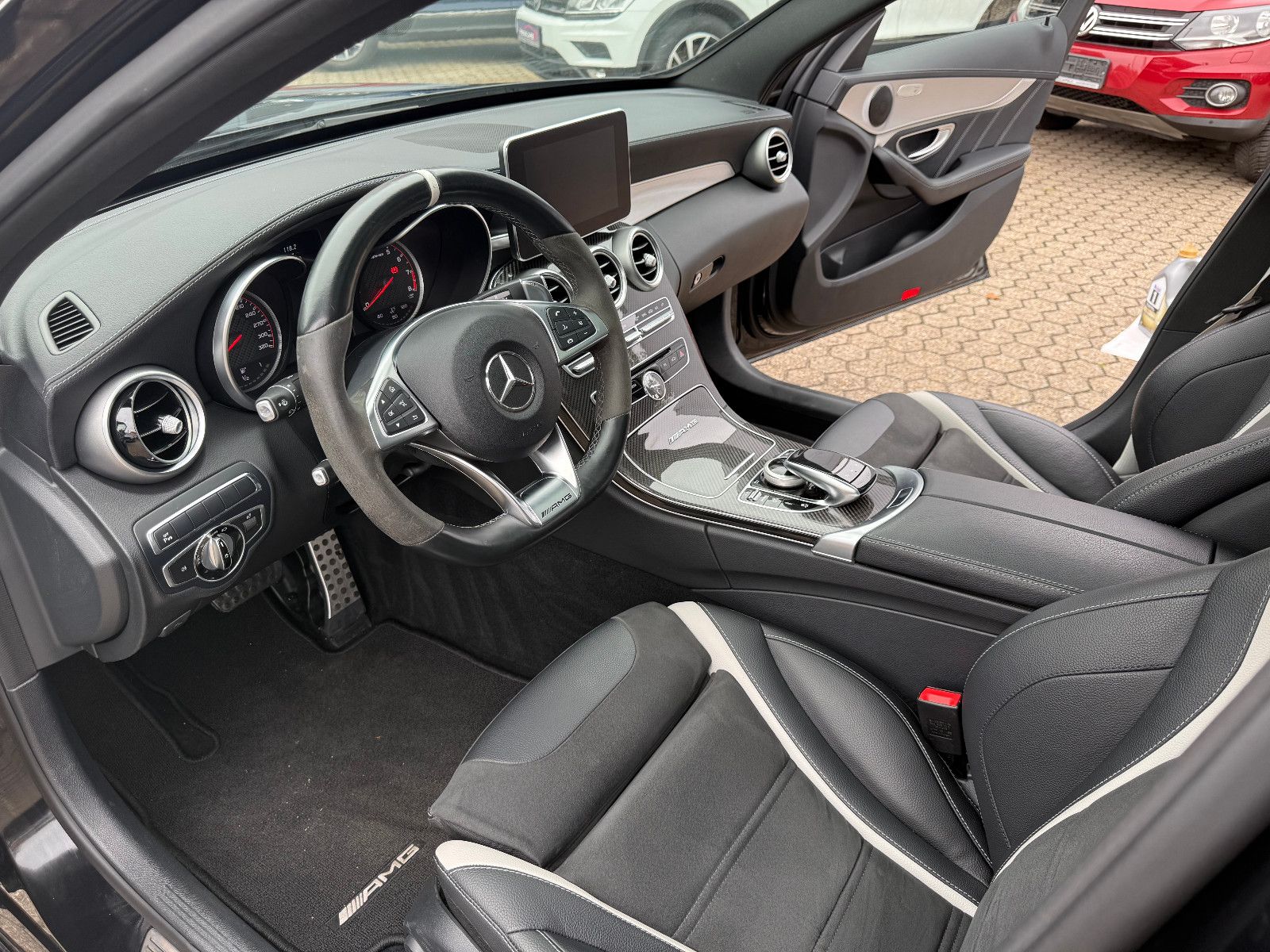 Fahrzeugabbildung Mercedes-Benz C 63 S AMG*AMG Performance*NightPaket*