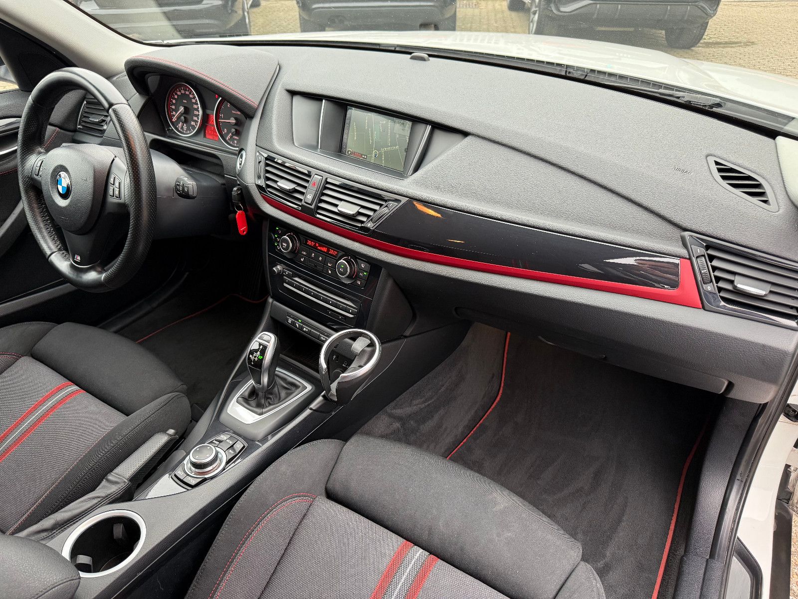 Fahrzeugabbildung BMW X1 18 d sDrive*Navi*Tempomat*Klima*Sport Design