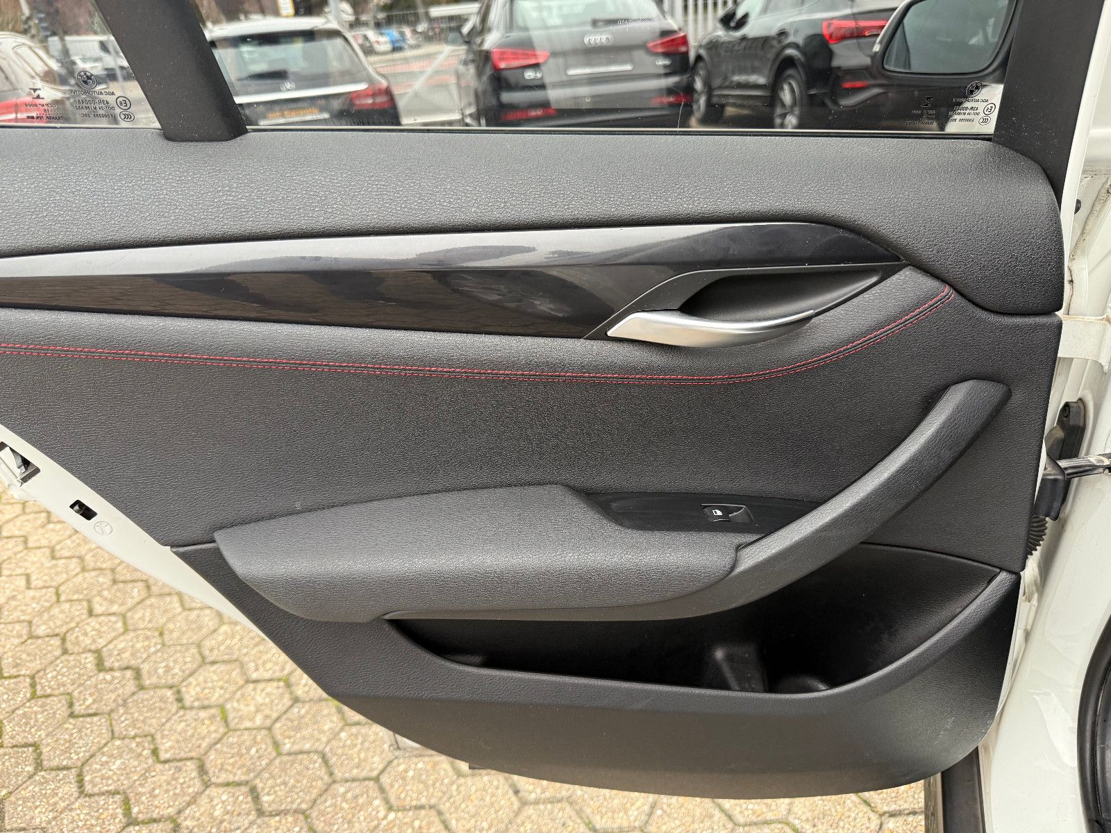 Fahrzeugabbildung BMW X1 18 d sDrive*Navi*Tempomat*Klima*Sport Design