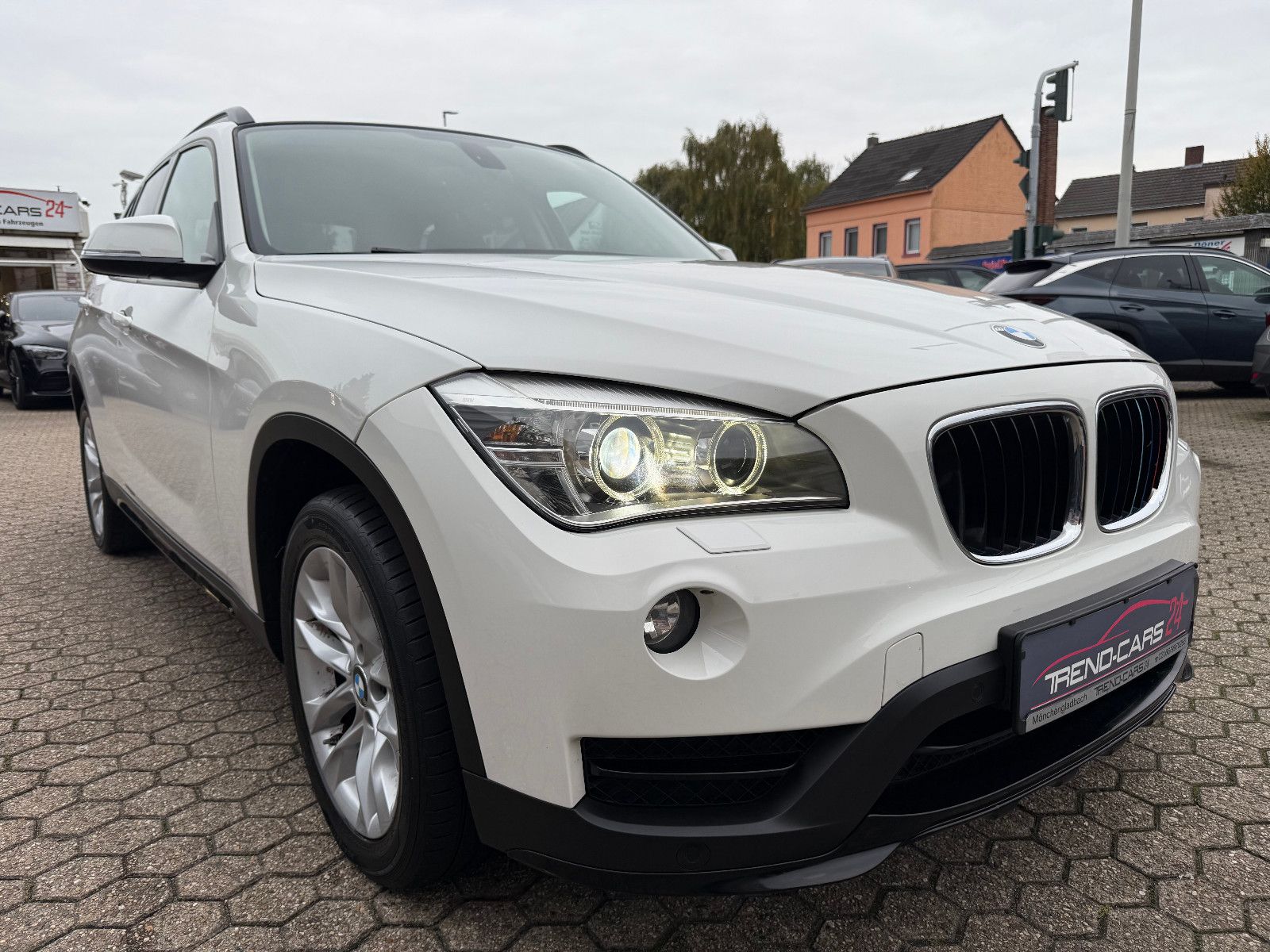 Fahrzeugabbildung BMW X1 18 d sDrive*Navi*Tempomat*Klima*Sport Design