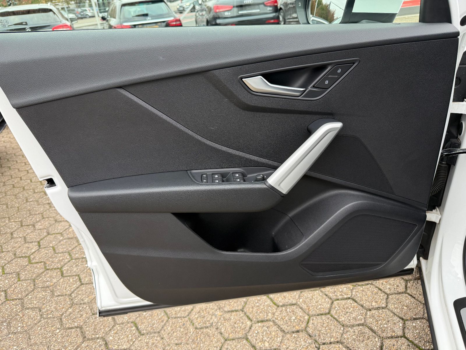 Fahrzeugabbildung Audi Q2 35 TFSI*AHK*Tempomat*Leder*Navi*