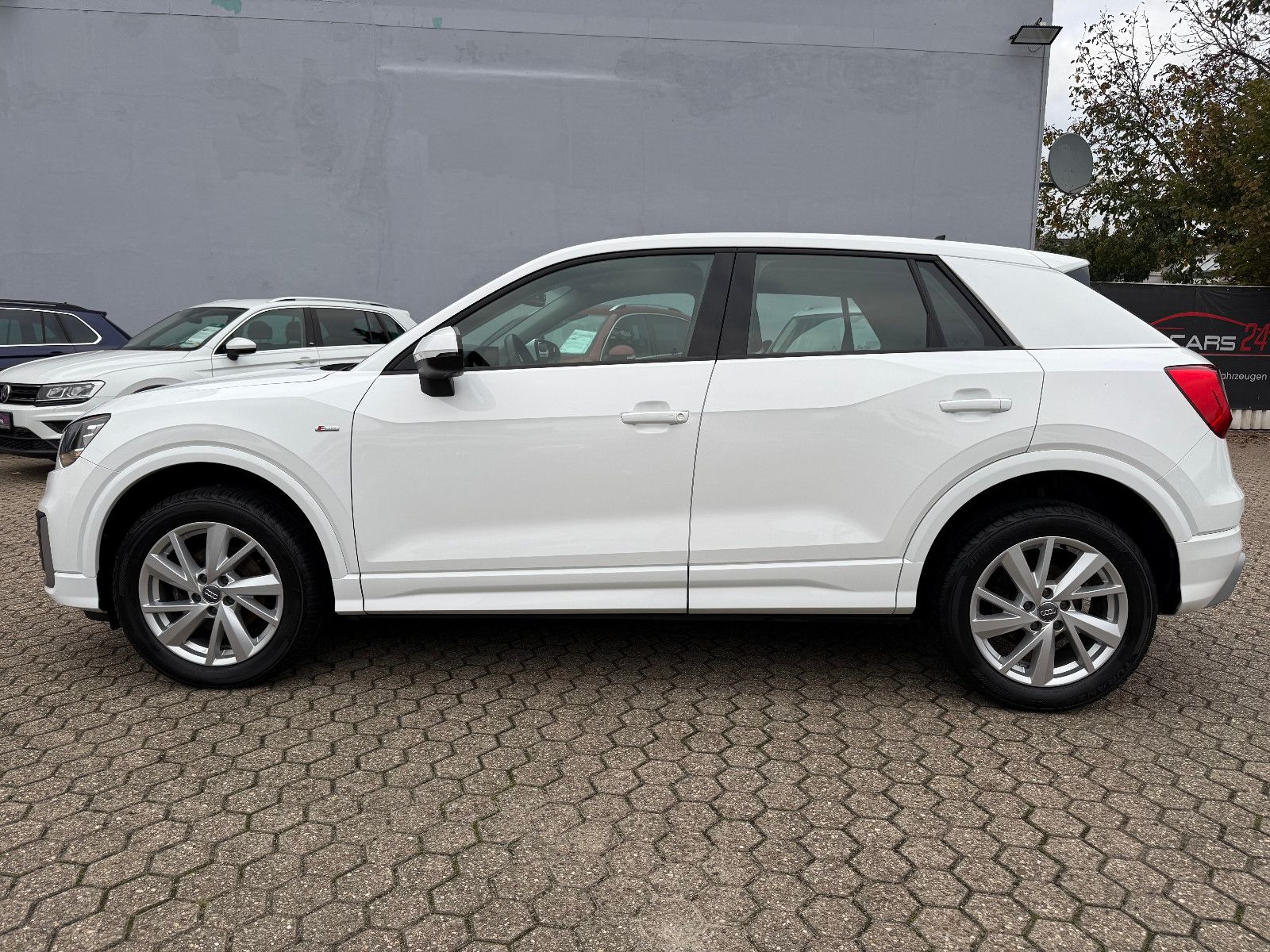 Fahrzeugabbildung Audi Q2 35 TFSI*AHK*Tempomat*Leder*Navi*