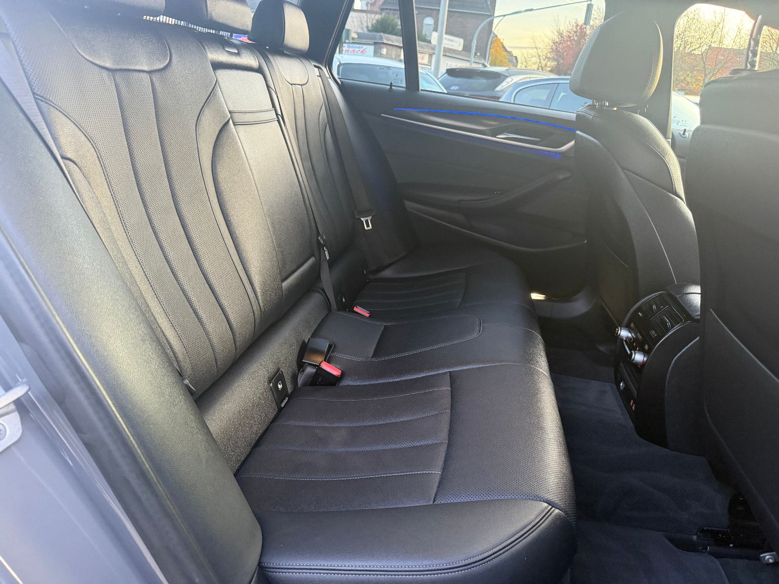 Fahrzeugabbildung BMW 530 Touring i M Sport*Navi*AHK*Leder*