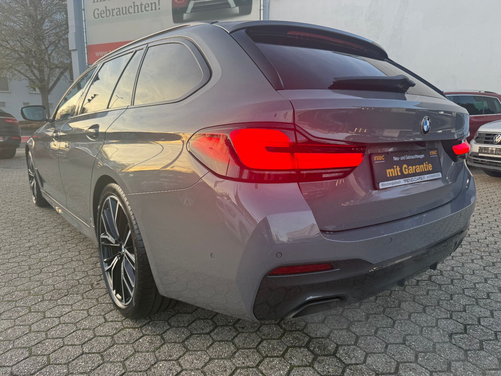 Fahrzeugabbildung BMW 530 Touring i M Sport*Navi*AHK*Leder*