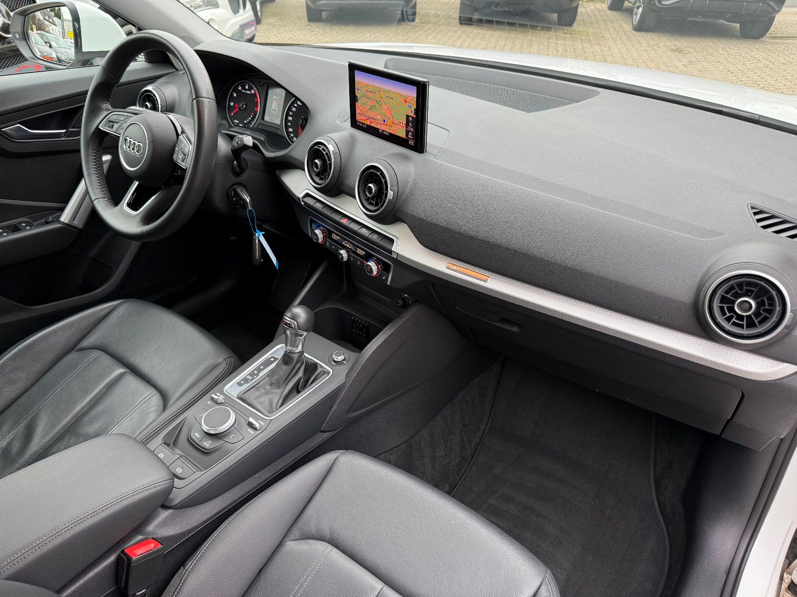 Fahrzeugabbildung Audi Q2 35 TFSI*AHK*Tempomat*Leder*Navi*