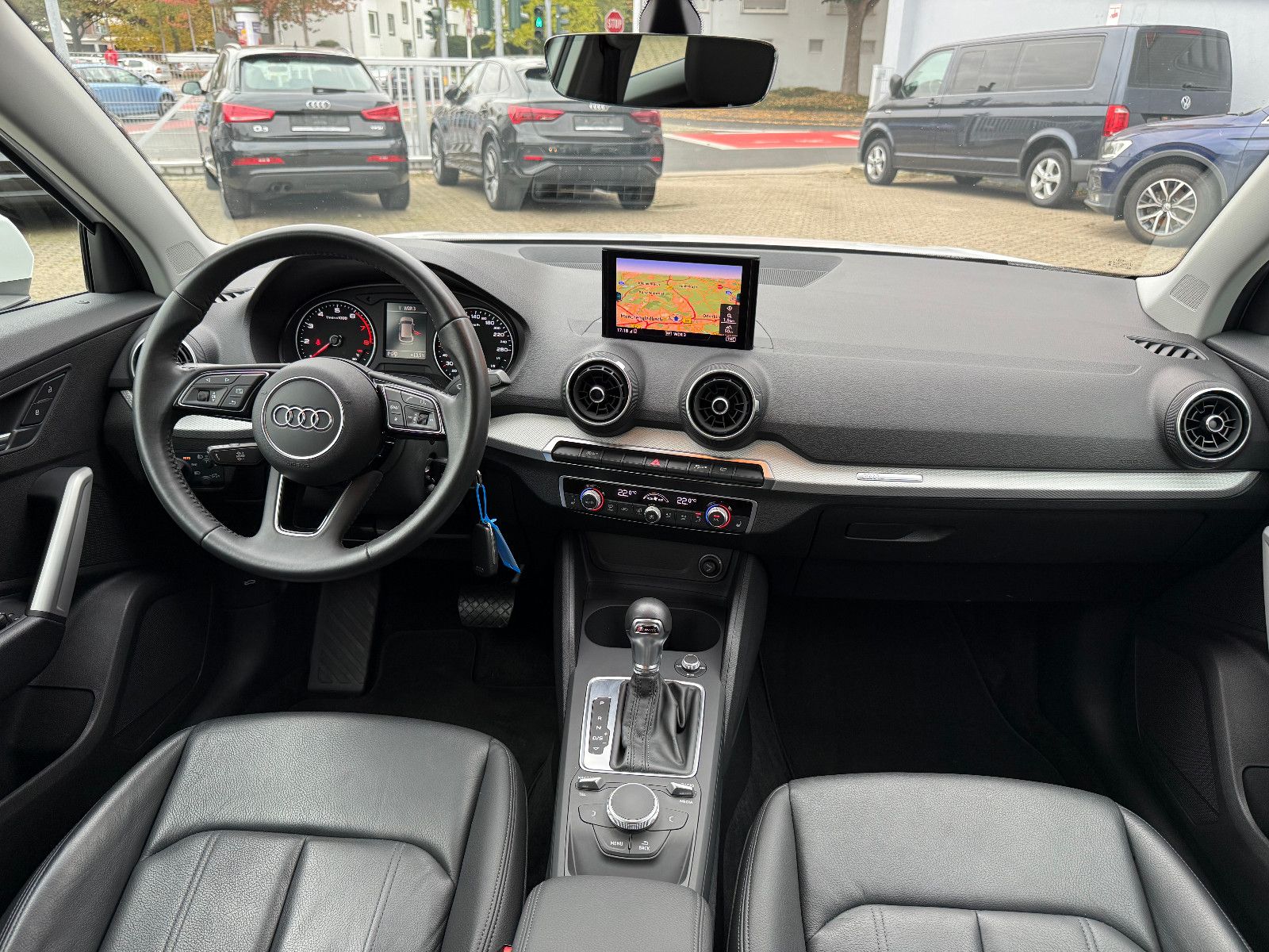 Fahrzeugabbildung Audi Q2 35 TFSI*AHK*Tempomat*Leder*Navi*
