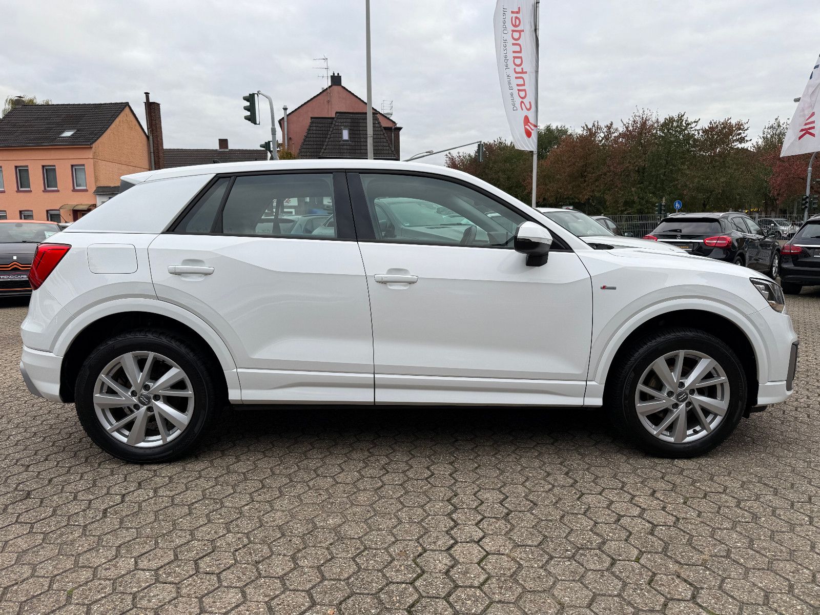 Fahrzeugabbildung Audi Q2 35 TFSI*AHK*Tempomat*Leder*Navi*