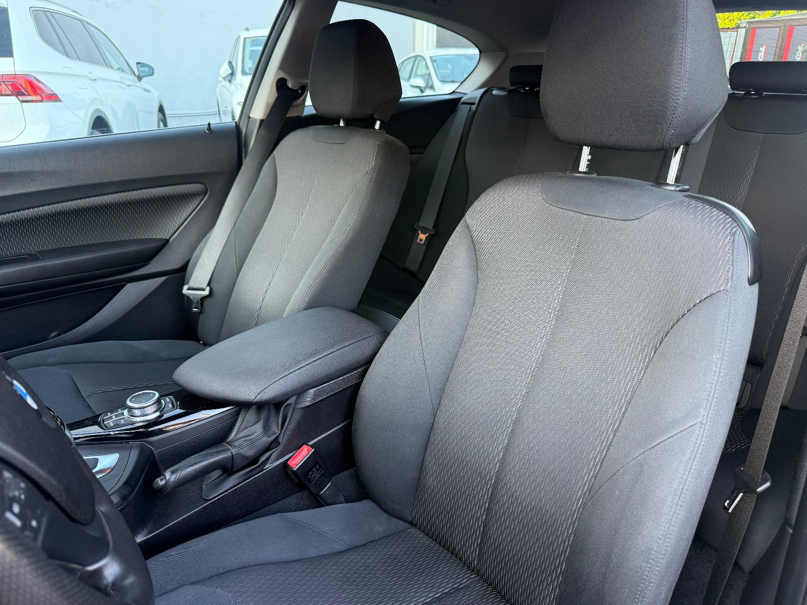 Fahrzeugabbildung BMW 118 3-trg.Advantage*Tempomat*Automatik*LED*
