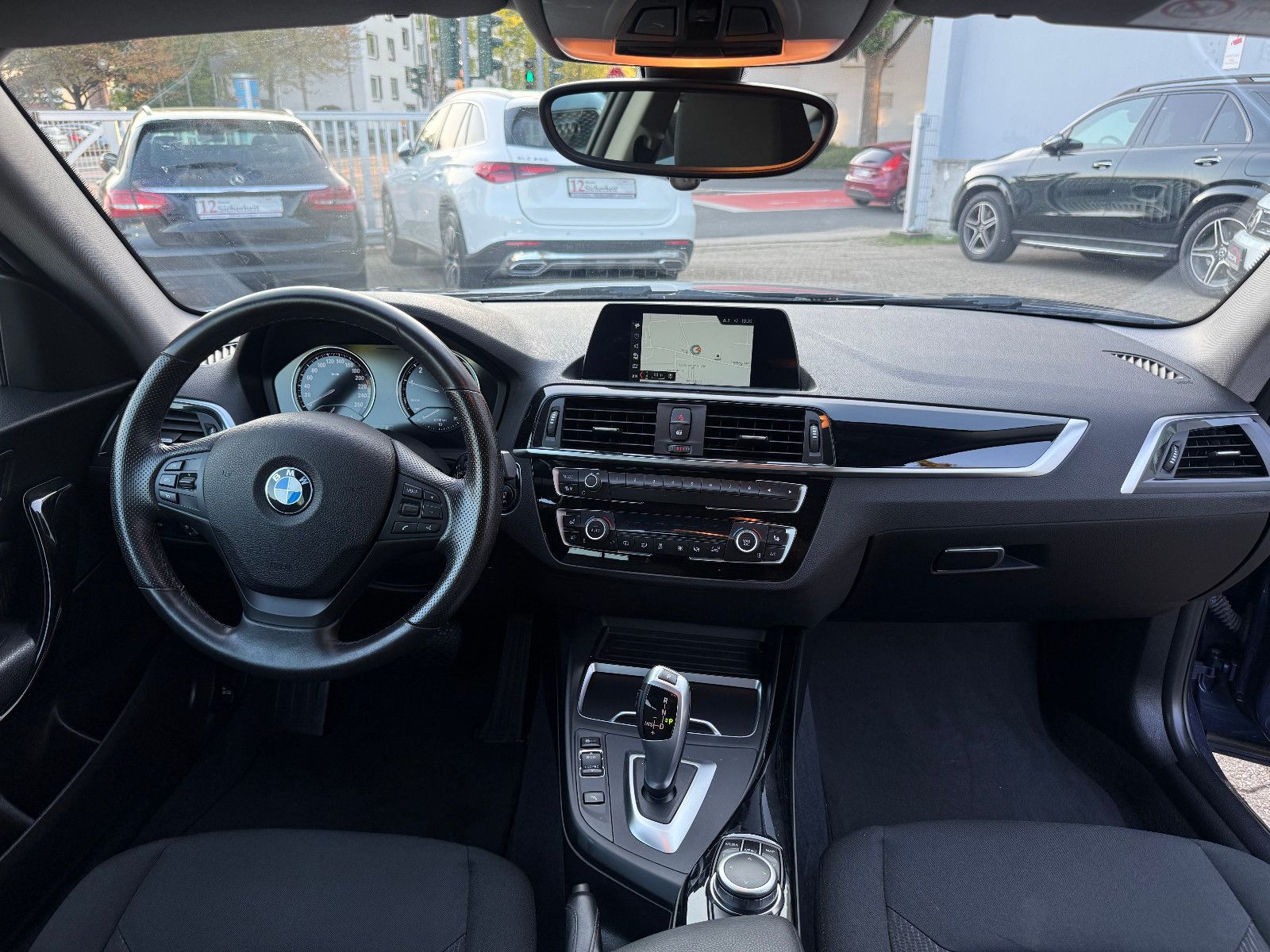 Fahrzeugabbildung BMW 118 3-trg.Advantage*Tempomat*Automatik*LED*