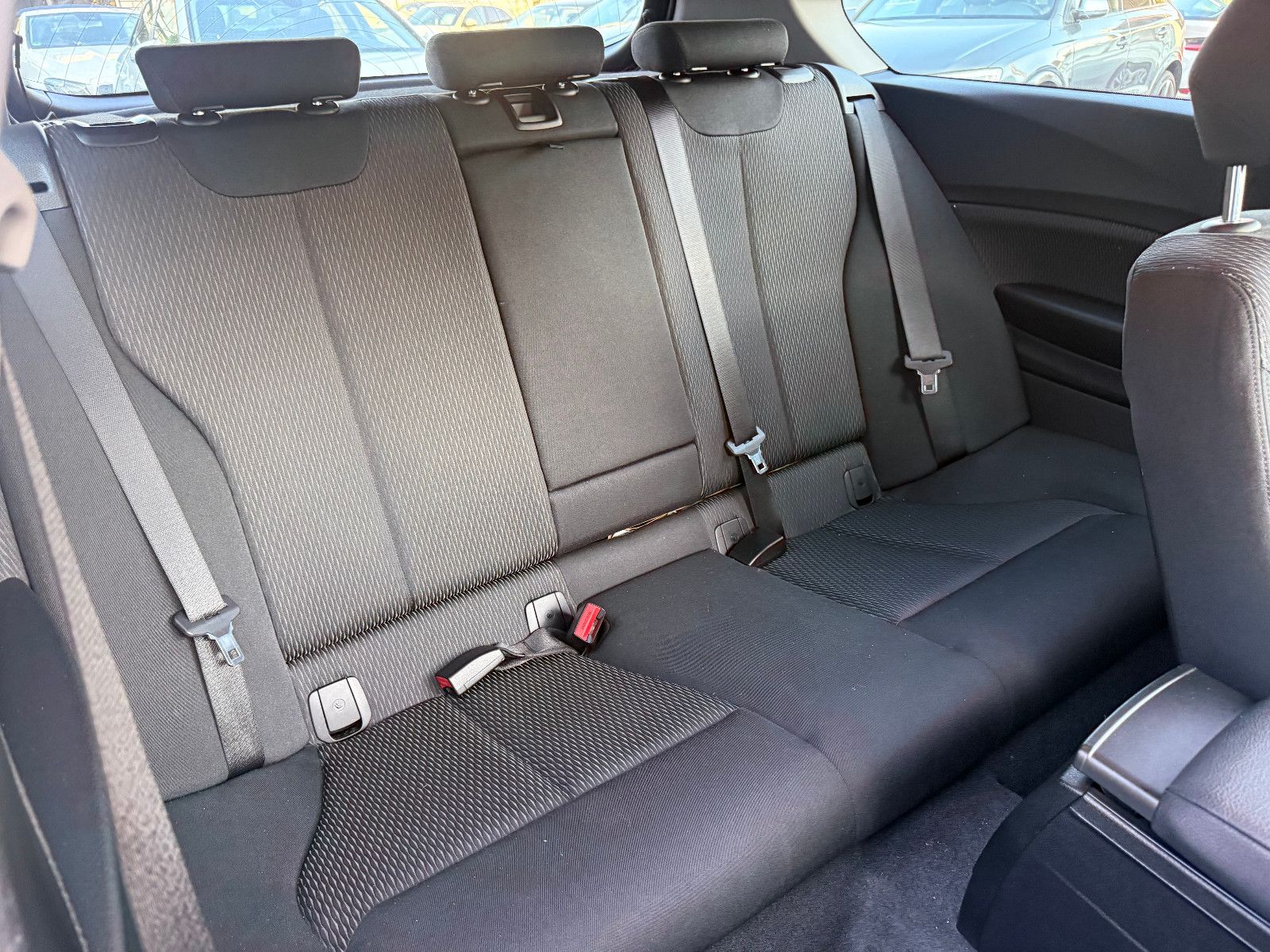 Fahrzeugabbildung BMW 118 3-trg.Advantage*Tempomat*Automatik*LED*