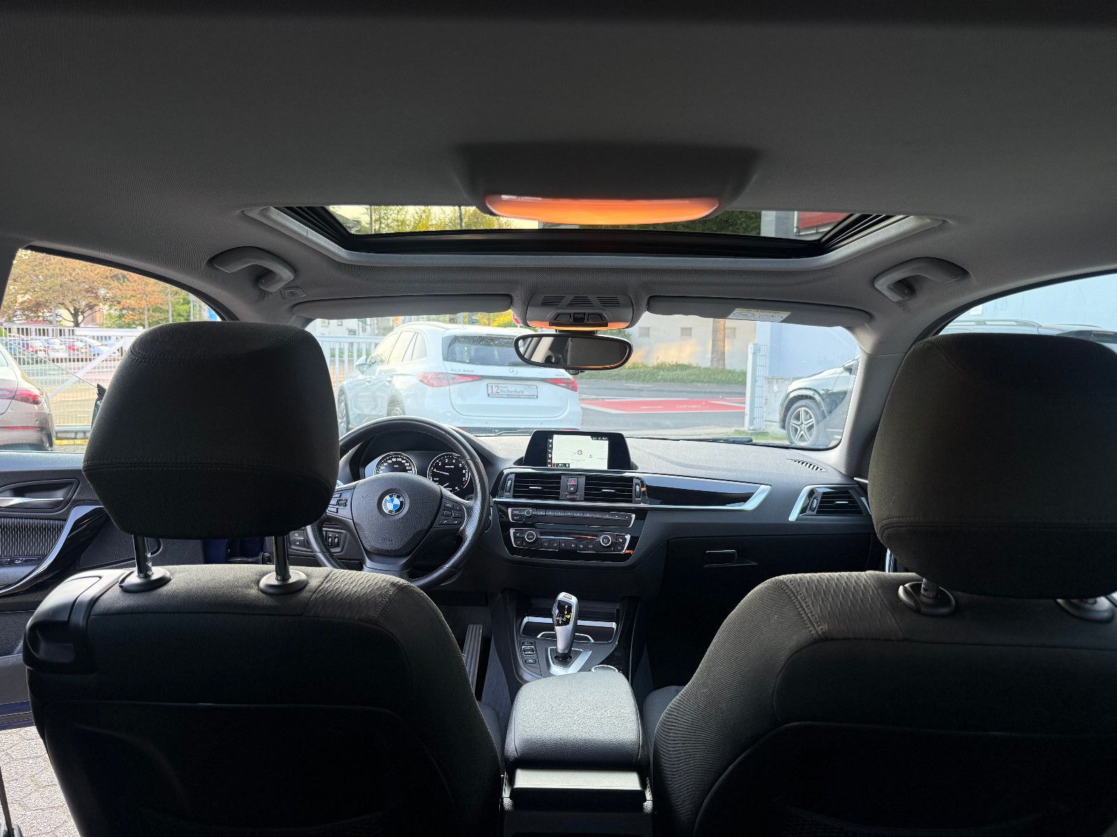Fahrzeugabbildung BMW 118 3-trg.Advantage*Tempomat*Automatik*LED*