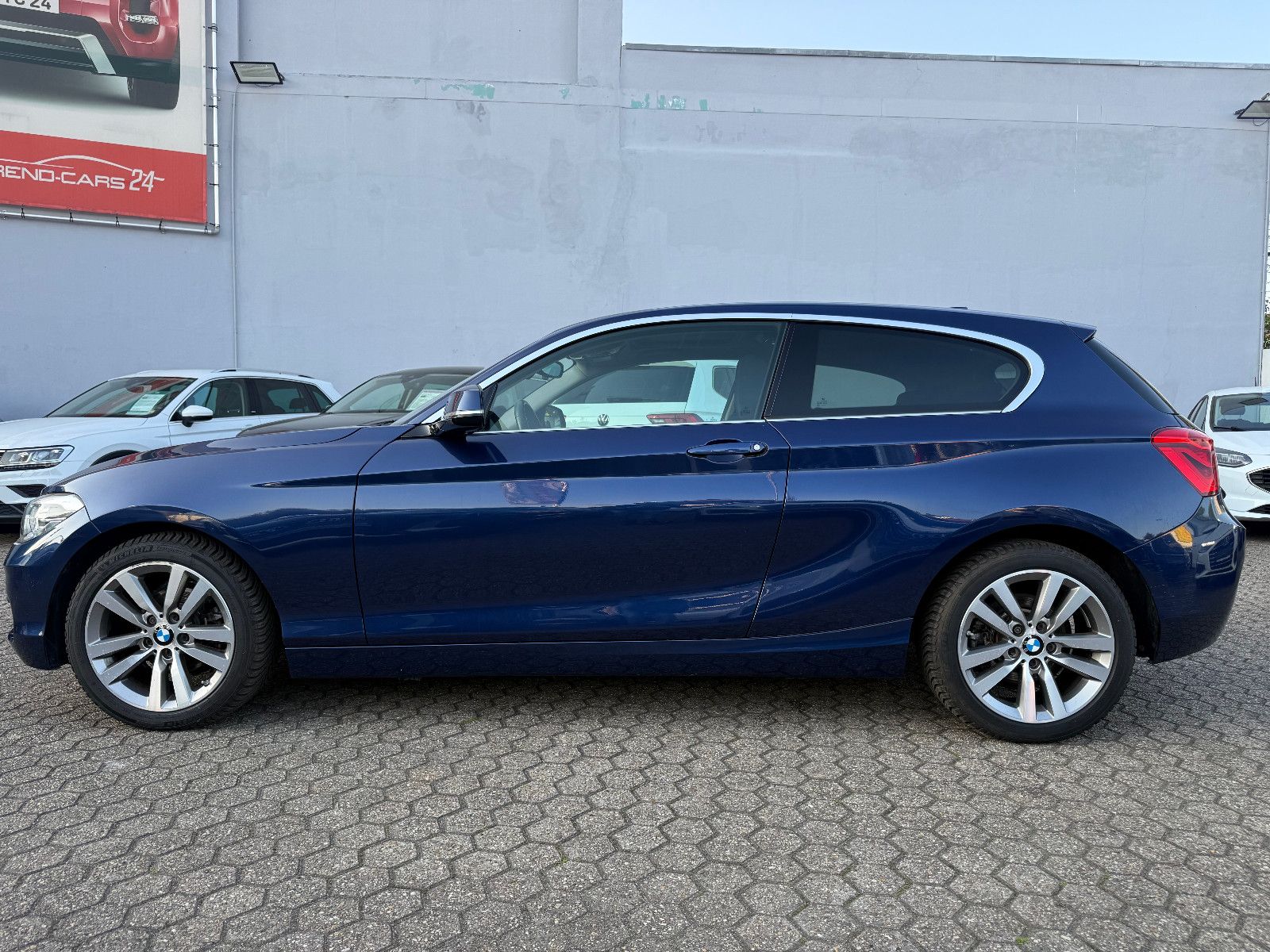 Fahrzeugabbildung BMW 118 3-trg.Advantage*Tempomat*Automatik*LED*