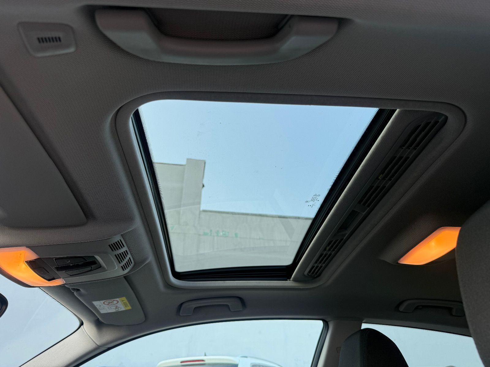 Fahrzeugabbildung BMW 118 3-trg.Advantage*Tempomat*Automatik*LED*