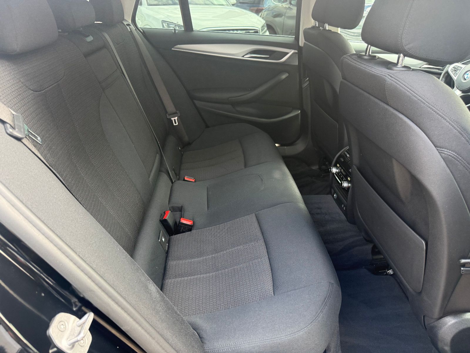 Fahrzeugabbildung BMW 530d Touring*Laser*Tempomat*AHK*