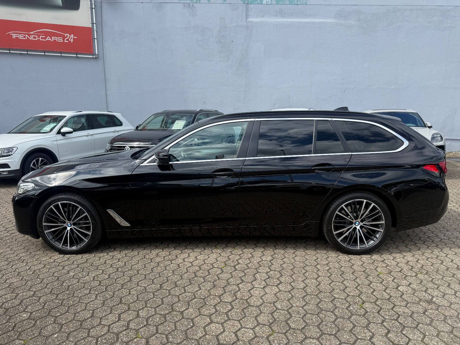 Fahrzeugabbildung BMW 530d Touring*Laser*Tempomat*AHK*