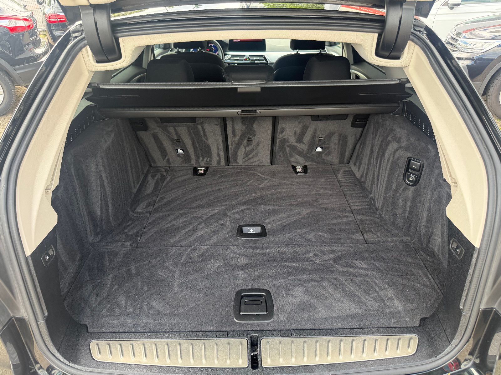 Fahrzeugabbildung BMW 530d Touring*Laser*Tempomat*AHK*