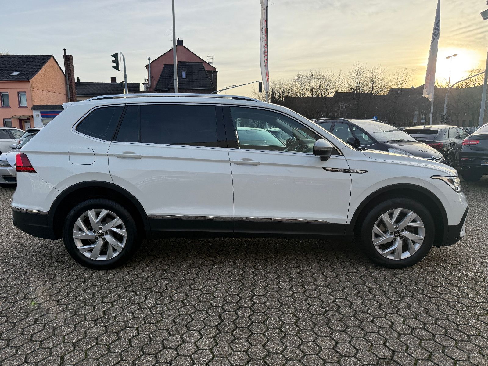 Fahrzeugabbildung Volkswagen Tiguan Allspace Life*ACC*