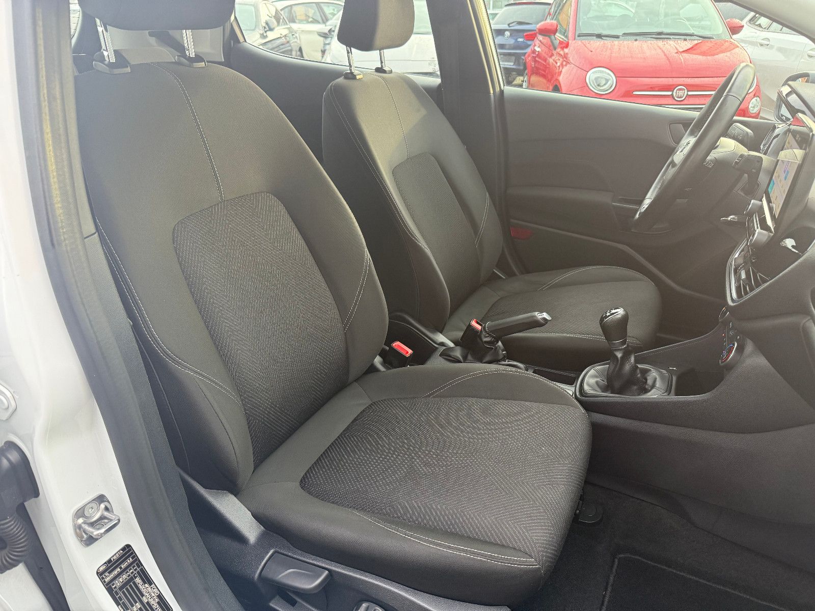 Fahrzeugabbildung Ford Fiesta Cool & Connect