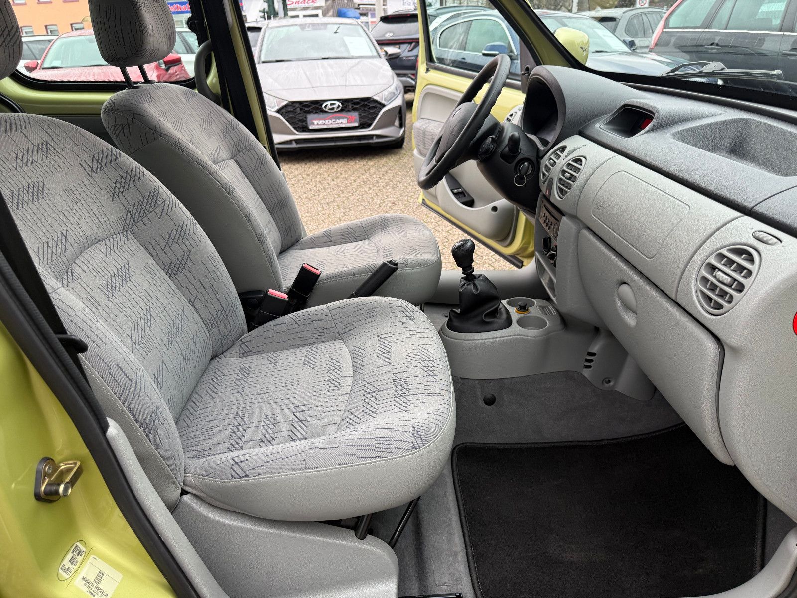 Fahrzeugabbildung Renault Kangoo Edition Campus** Rollstuhlrampe**