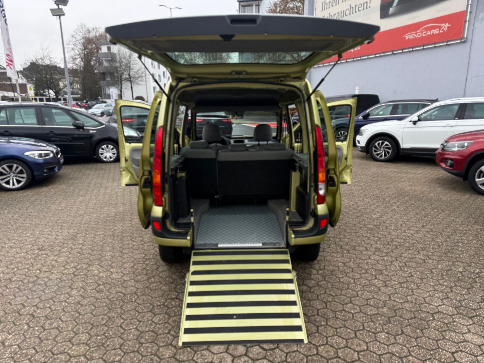 Fahrzeugabbildung Renault Kangoo Edition Campus** Rollstuhlrampe**
