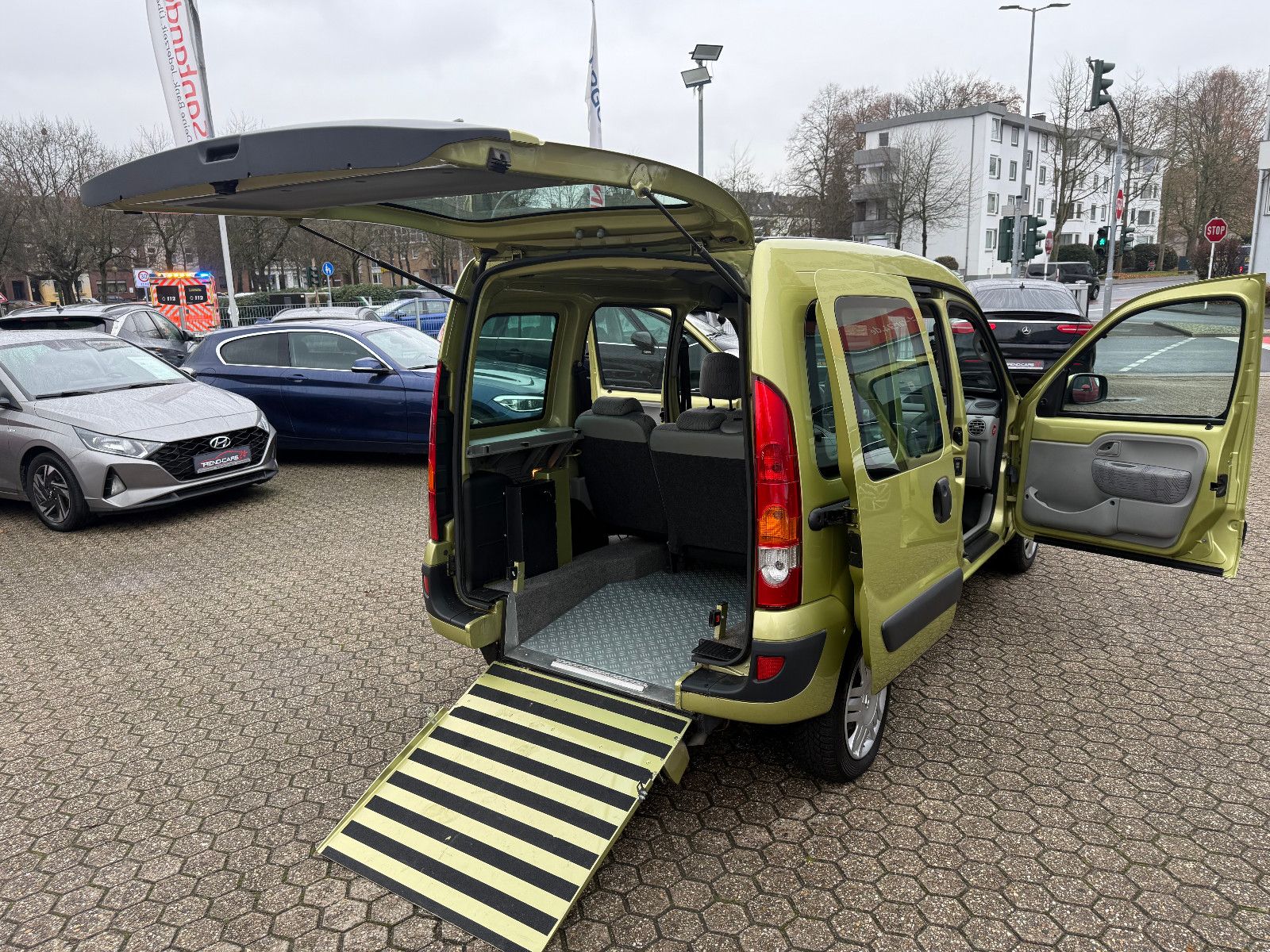 Fahrzeugabbildung Renault Kangoo Edition Campus** Rollstuhlrampe**