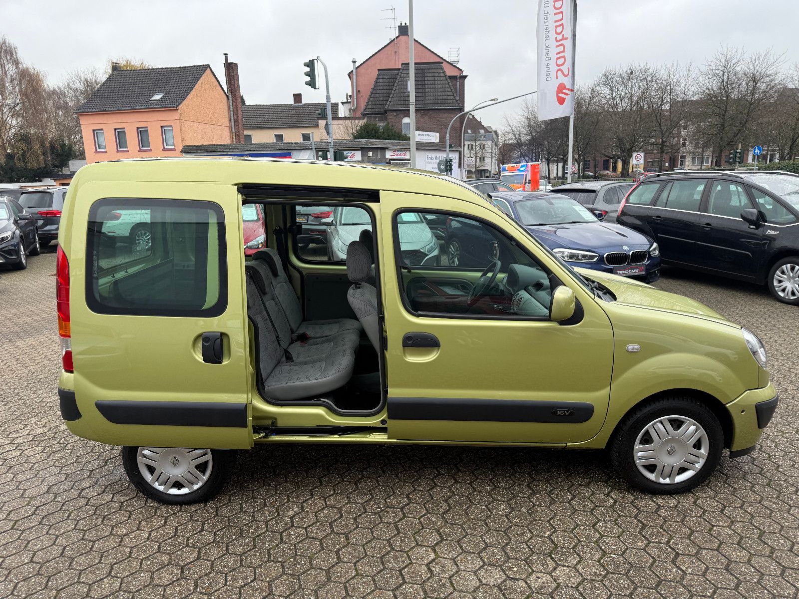 Fahrzeugabbildung Renault Kangoo Edition Campus** Rollstuhlrampe**