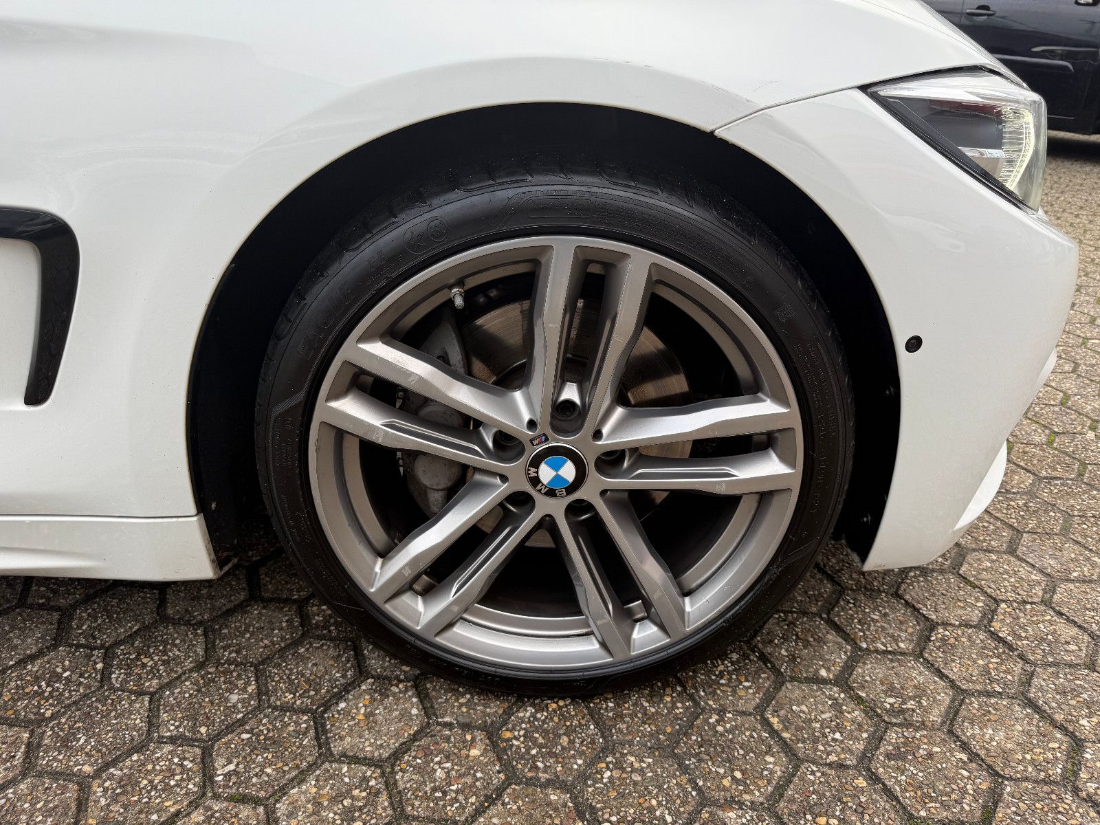 Fahrzeugabbildung BMW 440 4 Cabrio 440 i M Sport