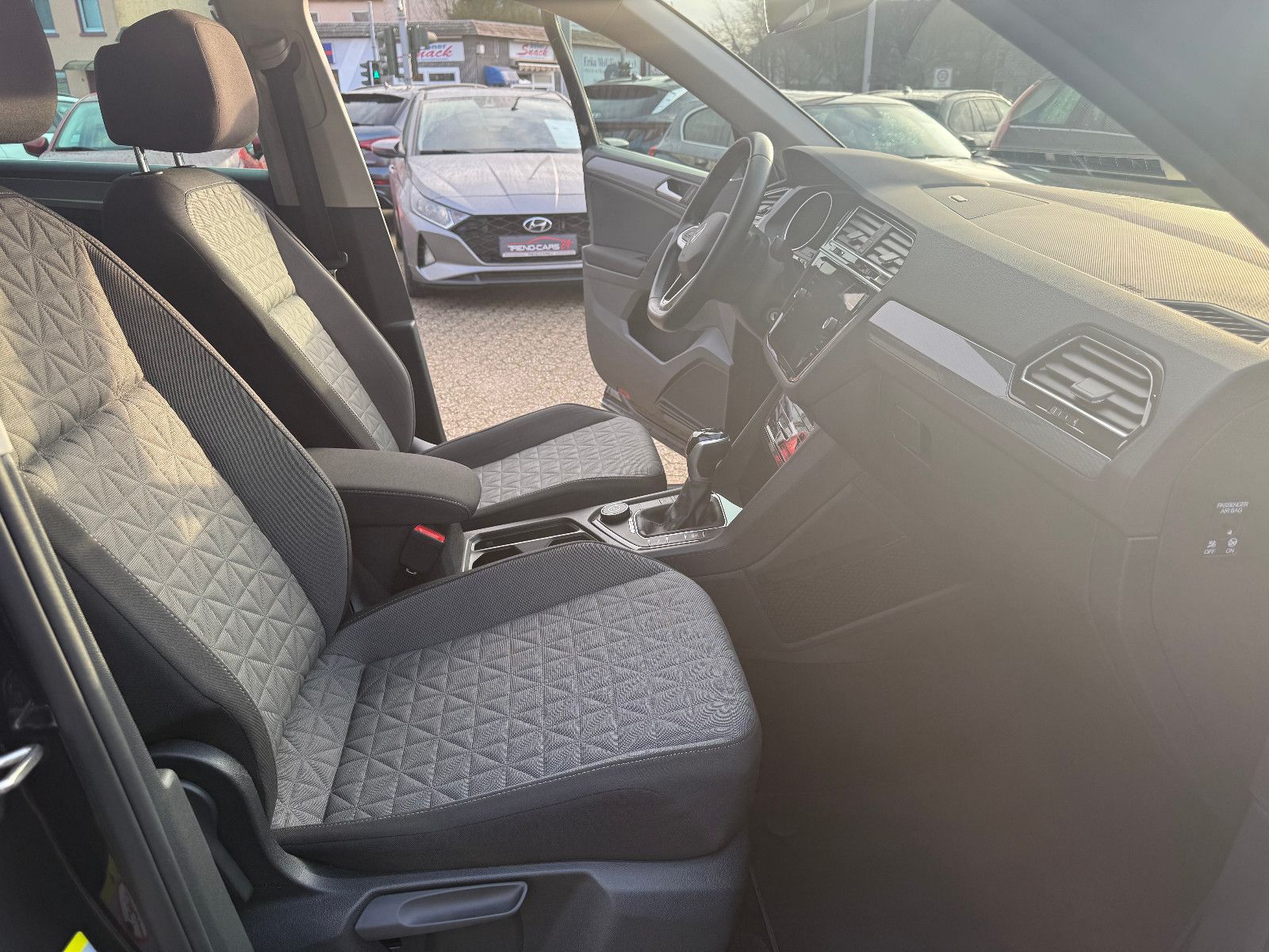 Fahrzeugabbildung Volkswagen Tiguan Life 4Motion*ACC*AHK*NAVI*