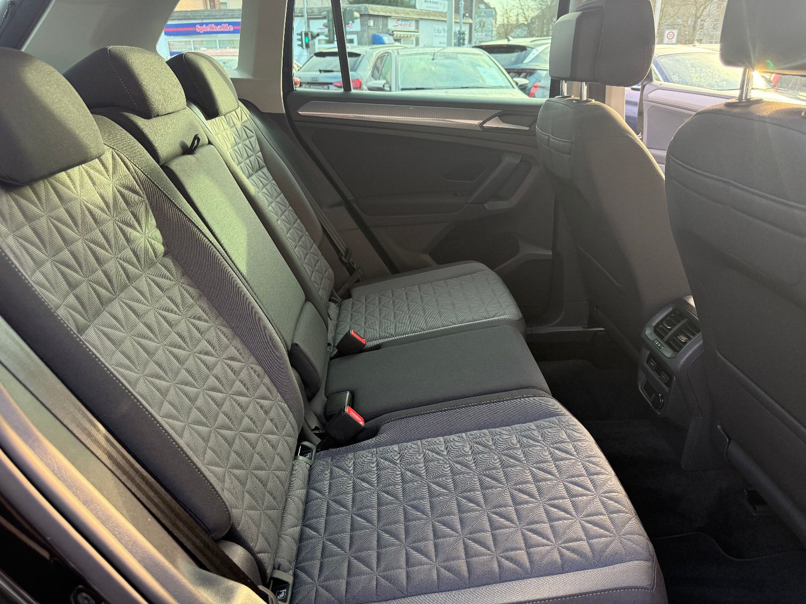 Fahrzeugabbildung Volkswagen Tiguan Life 4Motion*ACC*AHK*NAVI*