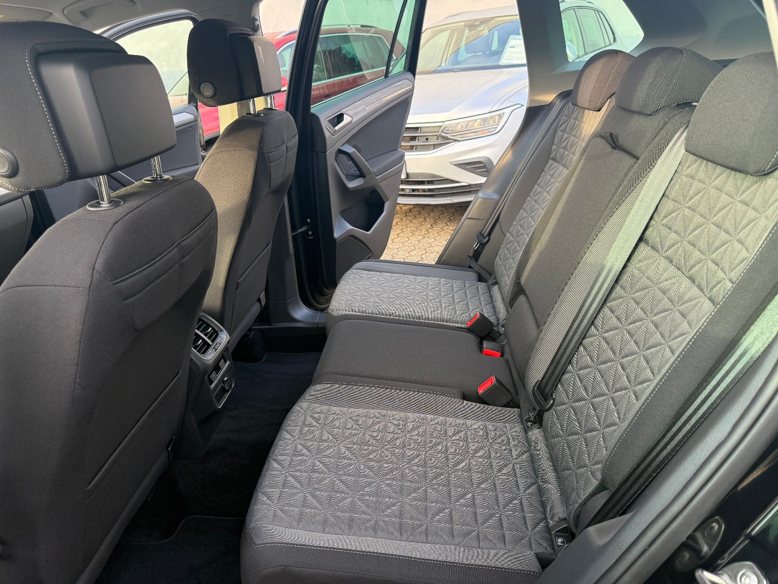 Fahrzeugabbildung Volkswagen Tiguan Life 4Motion*ACC*AHK*NAVI*