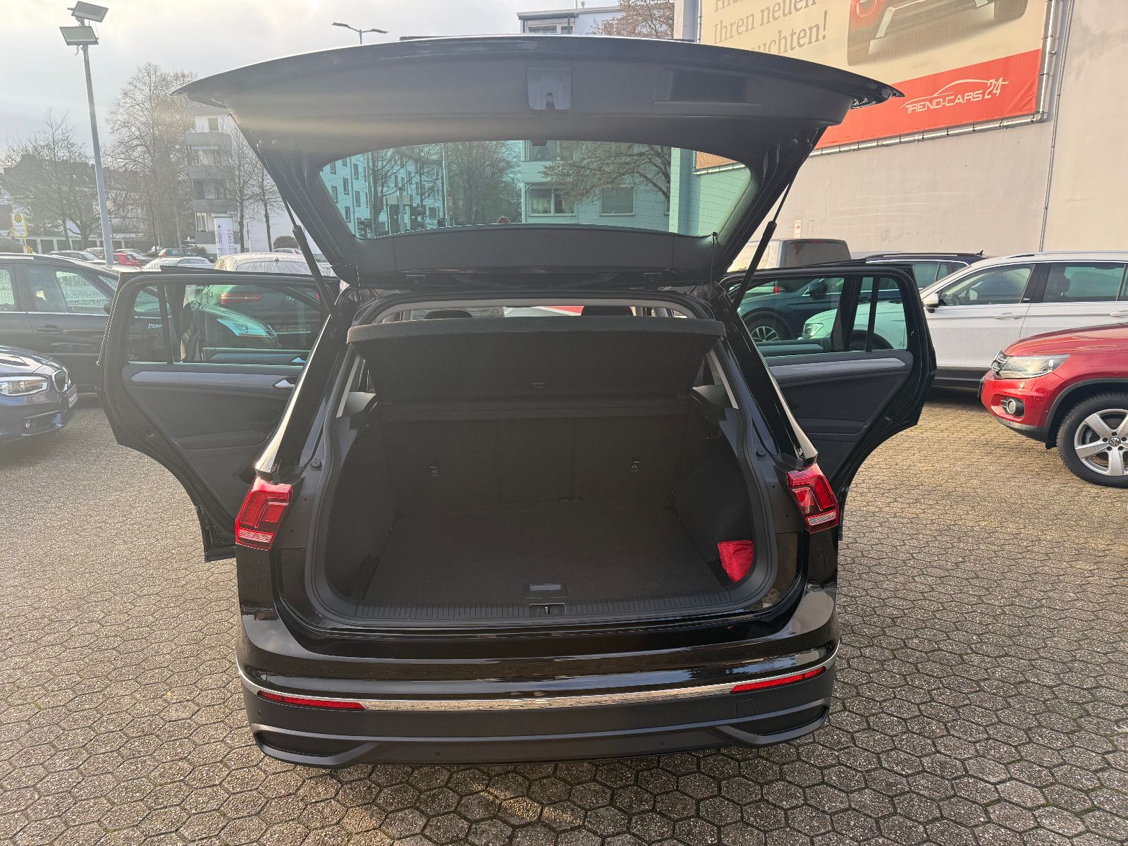 Fahrzeugabbildung Volkswagen Tiguan Life 4Motion*ACC*AHK*NAVI*