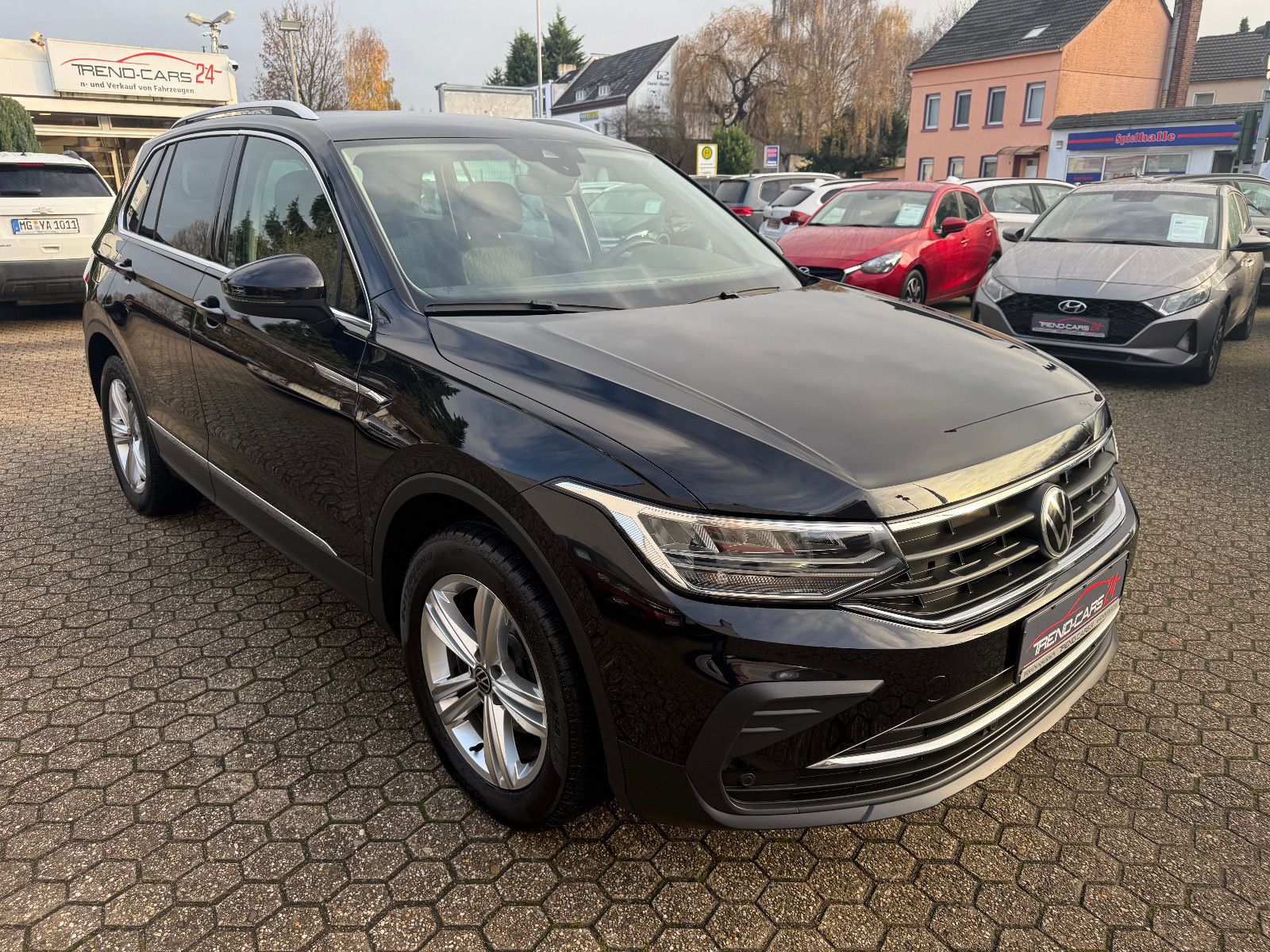 Fahrzeugabbildung Volkswagen Tiguan Life 4Motion*ACC*AHK*NAVI*